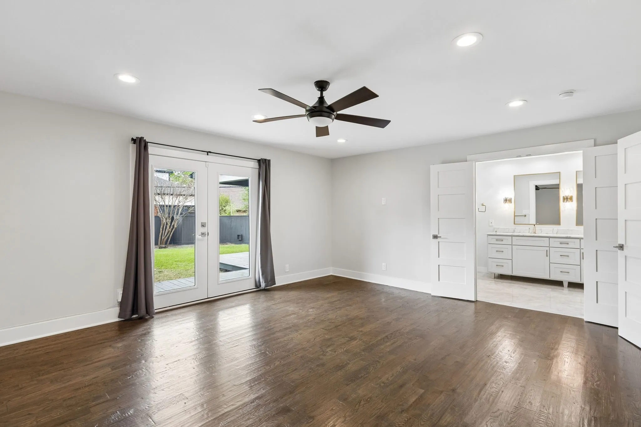 Single Family Residence For Sale in Dallas County , 13726 Peyton Drive, Dallas, Texas 75240, 4 Bedroom, 3 Bathroom, 2 Garage spaces, 2,886 Sqft, built in 1969, mls#21343011, Real Estate Agent in Dallas, Homes For Sale in Dallas county, Homes For Sale in Dallas, Realtor in Dallas Texas, Real Estate Brokerage Independent Realty Texas, Luminita Cordes Realtor