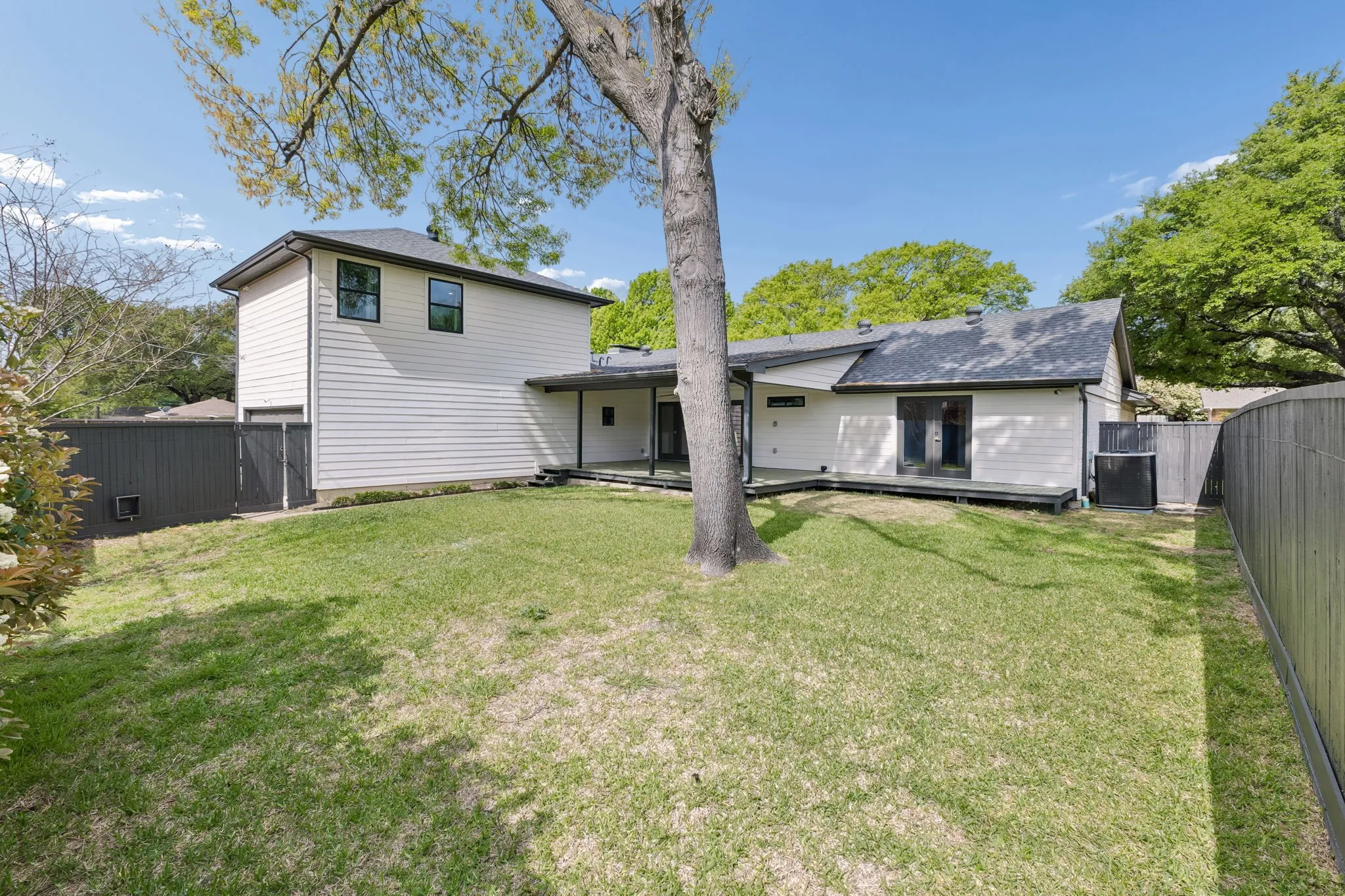 Single Family Residence For Sale in Dallas County , 13726 Peyton Drive, Dallas, Texas 75240, 4 Bedroom, 3 Bathroom, 2 Garage spaces, 2,886 Sqft, built in 1969, mls#21343011, Real Estate Agent in Dallas, Homes For Sale in Dallas county, Homes For Sale in Dallas, Realtor in Dallas Texas, Real Estate Brokerage Independent Realty Texas, Luminita Cordes Realtor