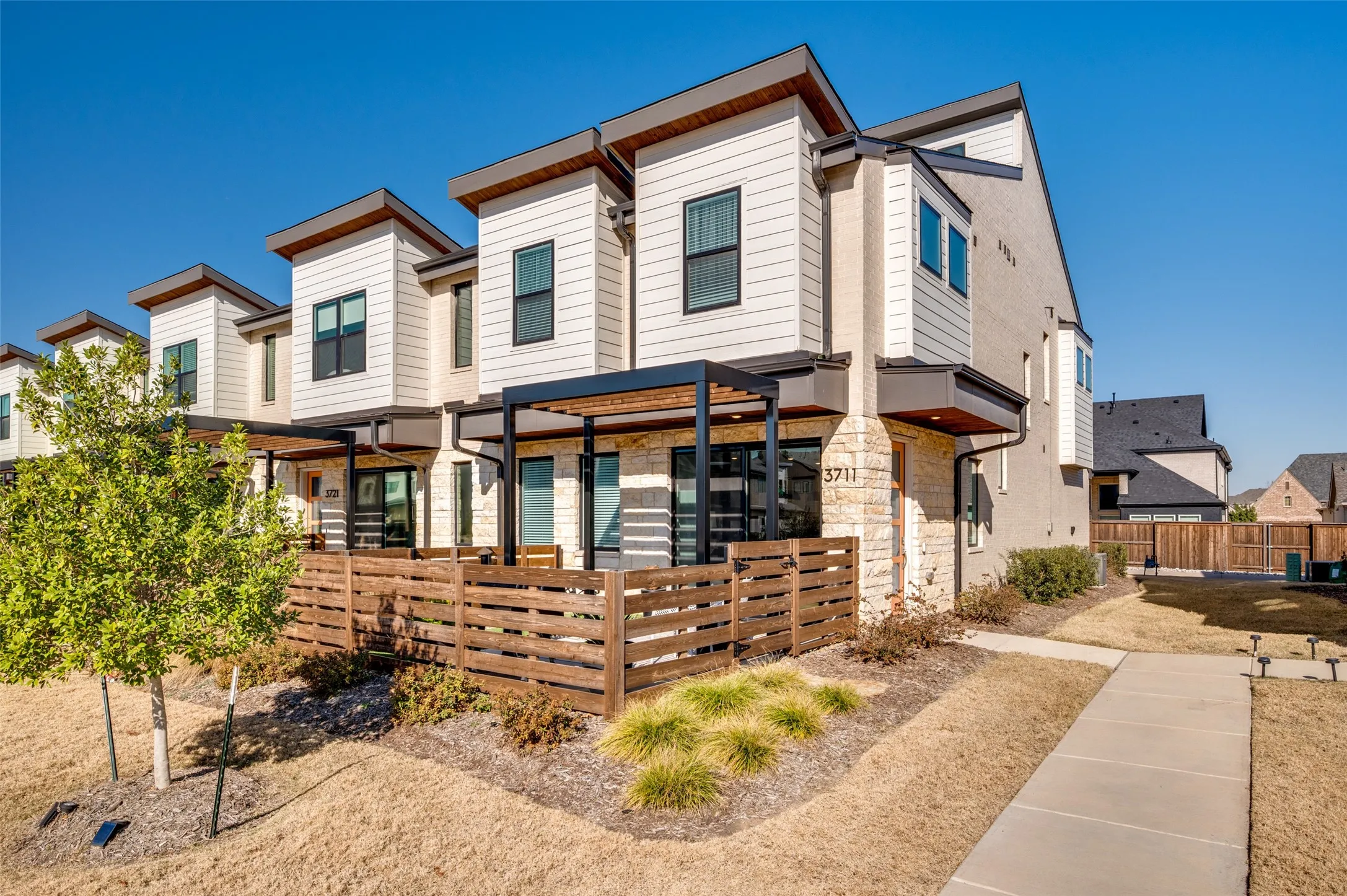Townhouse For Rent in Denton County , 3711 Rosemont Drive, Prosper, Texas 75078, 3 Bedrooms, 4 Bathrooms, 2 Garage spaces, 1,815 Sqft, built in 2022, Price $3,100, mls#21341061, Real Estate Agent in Prosper, Homes For Rent in Denton county, Homes For Rent in Prosper, Realtor in Prosper Texas, Real Estate Brokerage Independent Realty Texas, Luminita Cordes Realtor