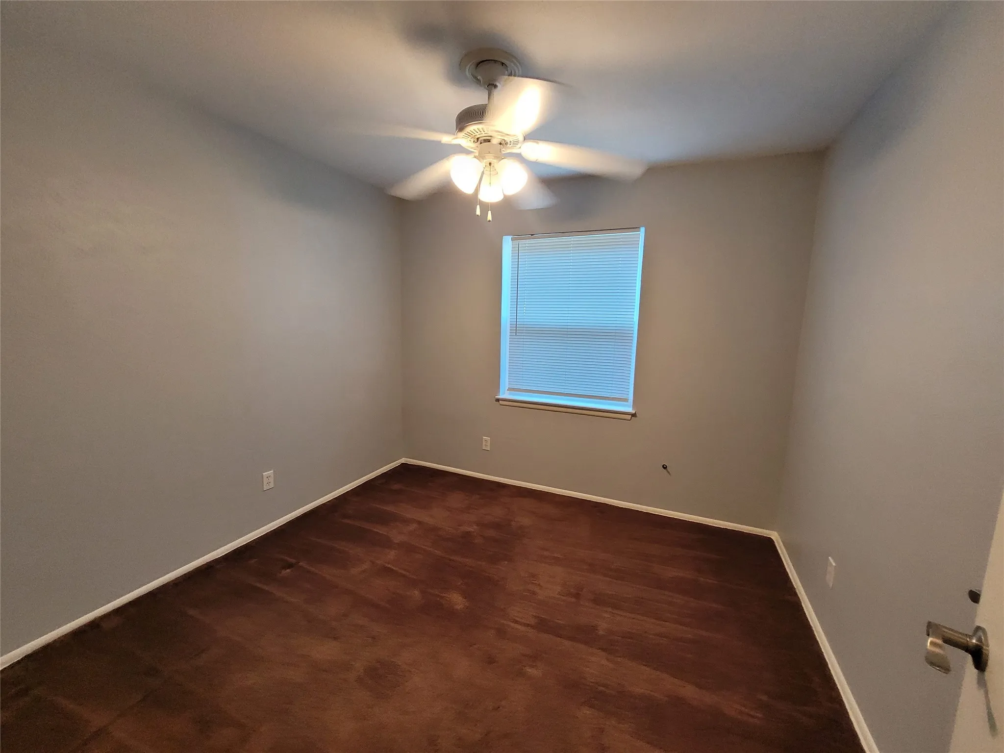 Middle bedroom.