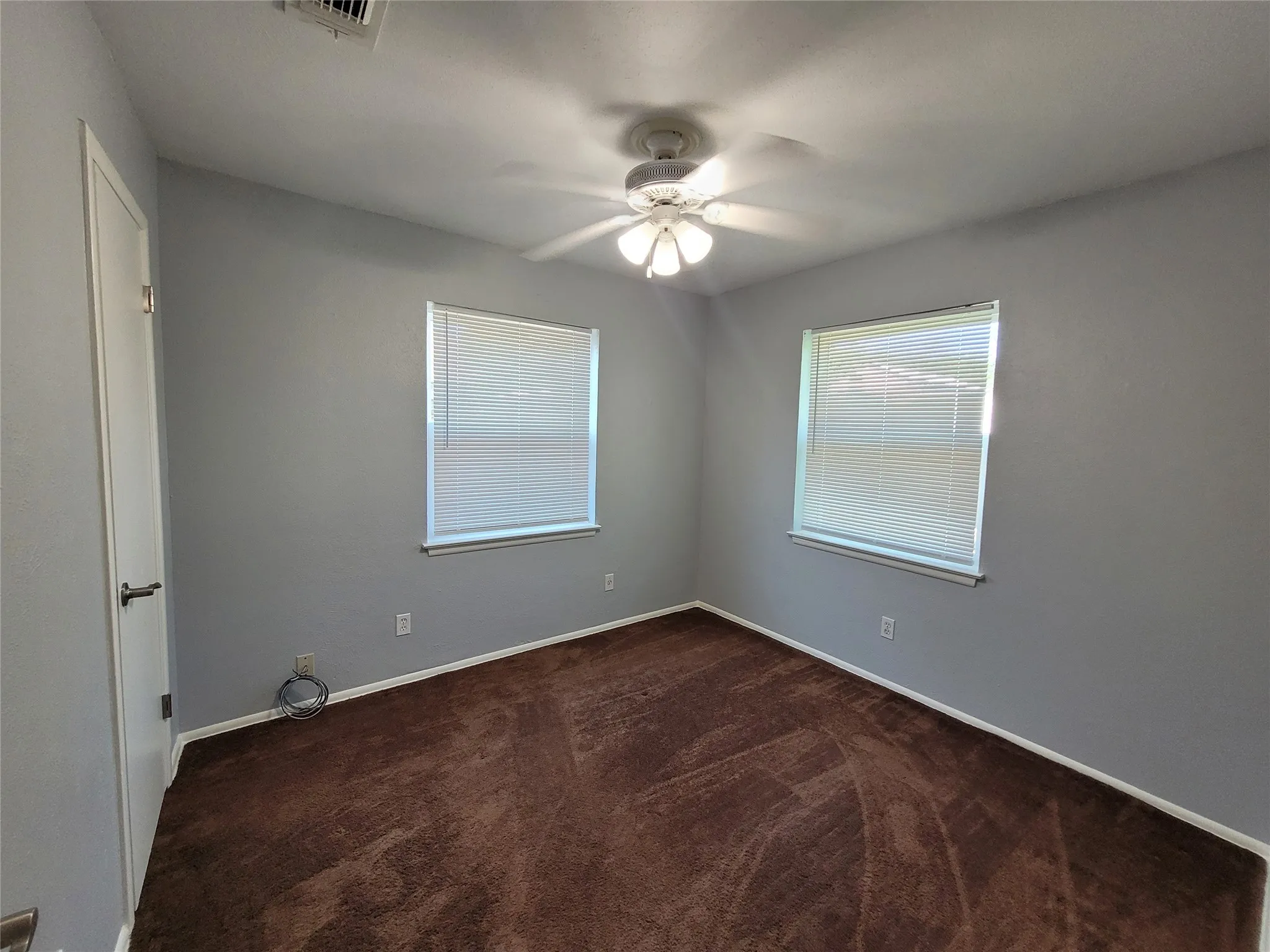 3 bedrooms each with it's own ceiing fan.