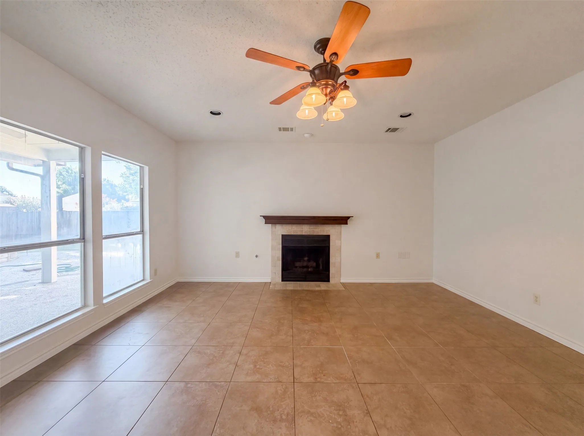 Single Family Residence For Sale in Collin County , 905 Ridgemont Drive, Allen, Texas 75002, 4 Bedroom, 3 Bathroom, 2 Garage spaces, 2,800 Sqft, built in 1989, mls#21343018, Real Estate Agent in Allen, Homes For Sale in Collin county, Homes For Sale in Allen, Realtor in Allen Texas, Real Estate Brokerage Independent Realty Texas, Luminita Cordes Realtor