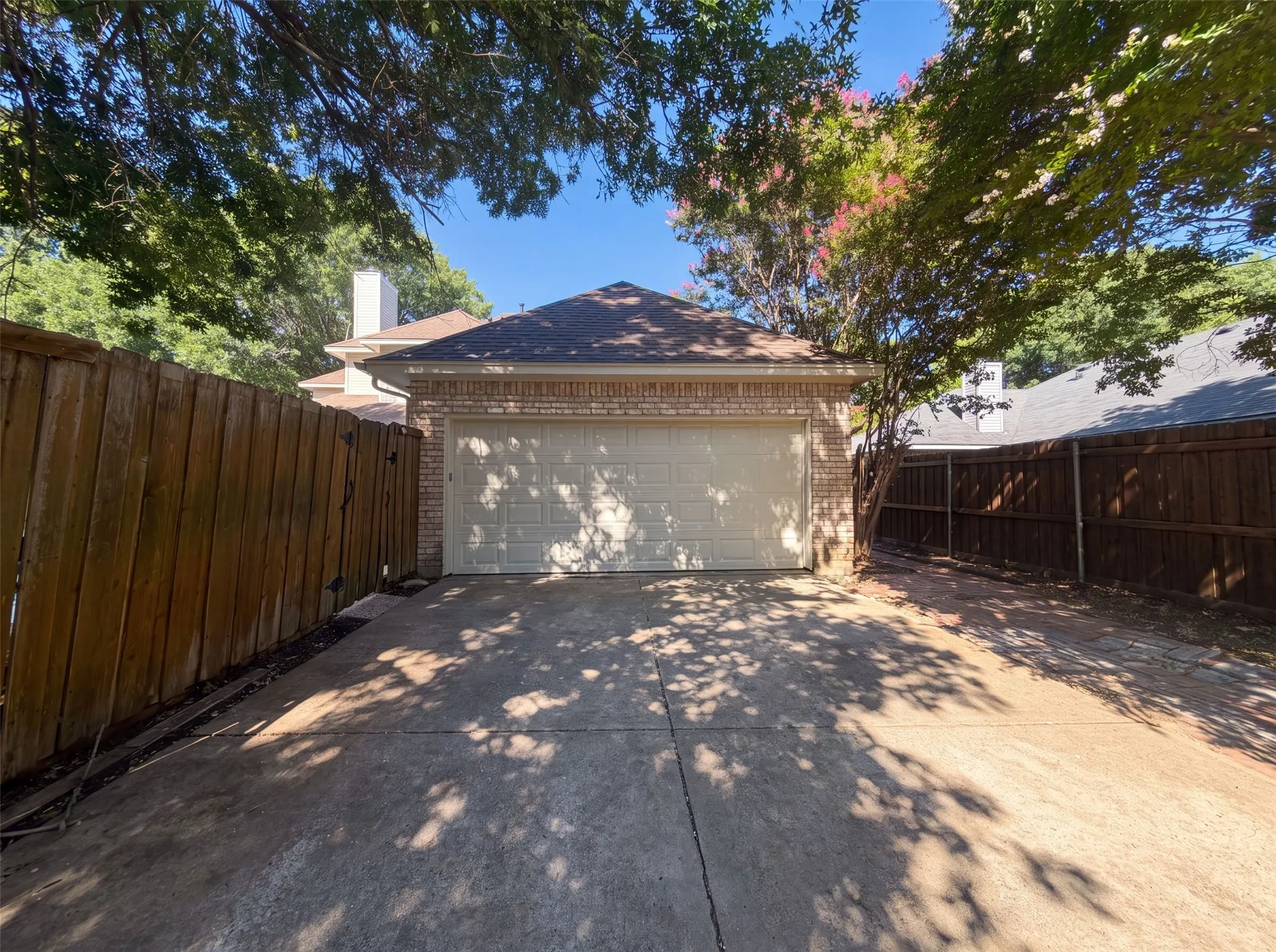 Single Family Residence For Sale in Collin County , 905 Ridgemont Drive, Allen, Texas 75002, 4 Bedroom, 3 Bathroom, 2 Garage spaces, 2,800 Sqft, built in 1989, mls#21343018, Real Estate Agent in Allen, Homes For Sale in Collin county, Homes For Sale in Allen, Realtor in Allen Texas, Real Estate Brokerage Independent Realty Texas, Luminita Cordes Realtor