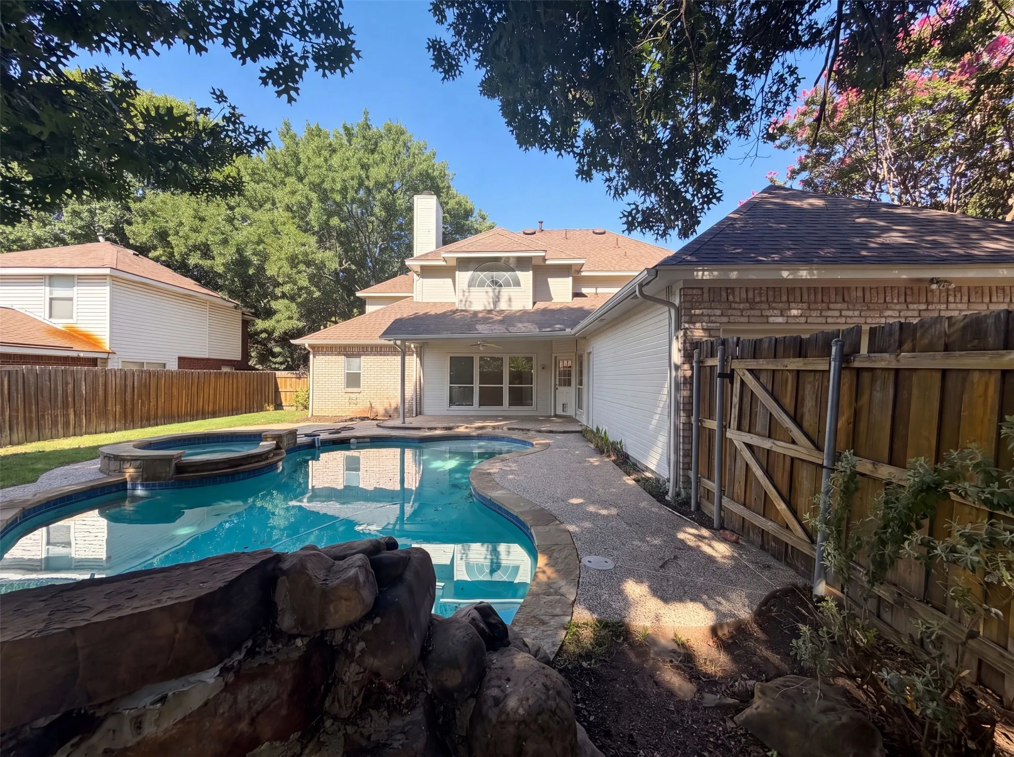 Single Family Residence For Sale in Collin County , 905 Ridgemont Drive, Allen, Texas 75002, 4 Bedroom, 3 Bathroom, 2 Garage spaces, 2,800 Sqft, built in 1989, mls#21343018, Real Estate Agent in Allen, Homes For Sale in Collin county, Homes For Sale in Allen, Realtor in Allen Texas, Real Estate Brokerage Independent Realty Texas, Luminita Cordes Realtor