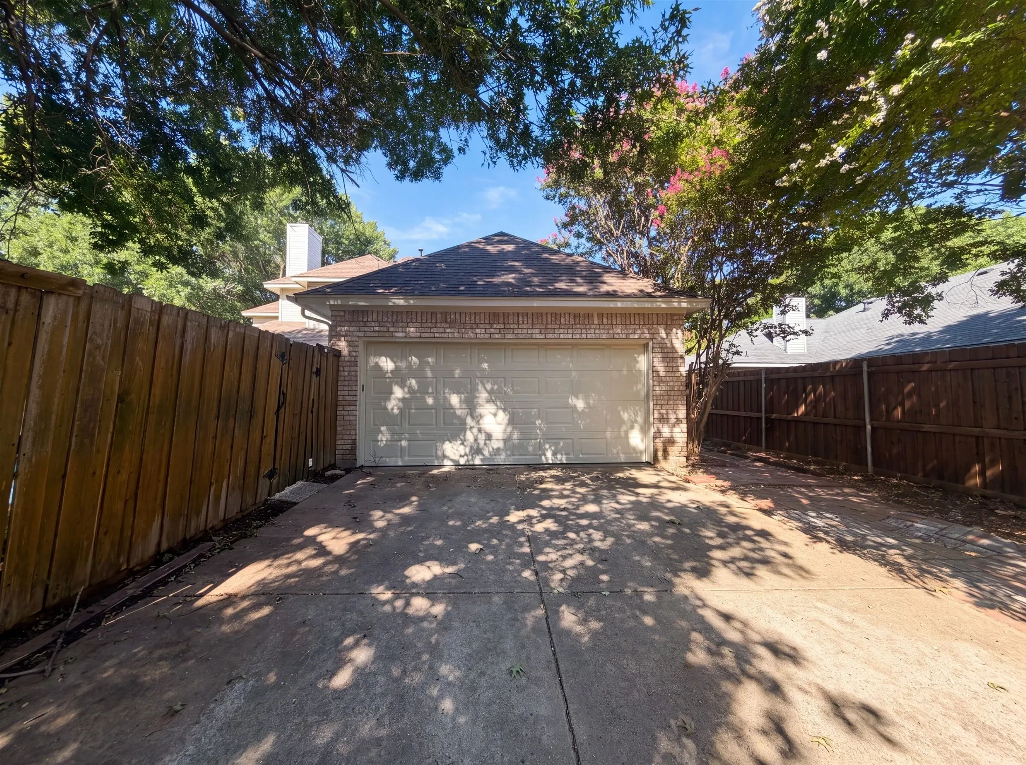 Single Family Residence For Sale in Collin County , 905 Ridgemont Drive, Allen, Texas 75002, 4 Bedroom, 3 Bathroom, 2 Garage spaces, 2,800 Sqft, built in 1989, mls#21343018, Real Estate Agent in Allen, Homes For Sale in Collin county, Homes For Sale in Allen, Realtor in Allen Texas, Real Estate Brokerage Independent Realty Texas, Luminita Cordes Realtor