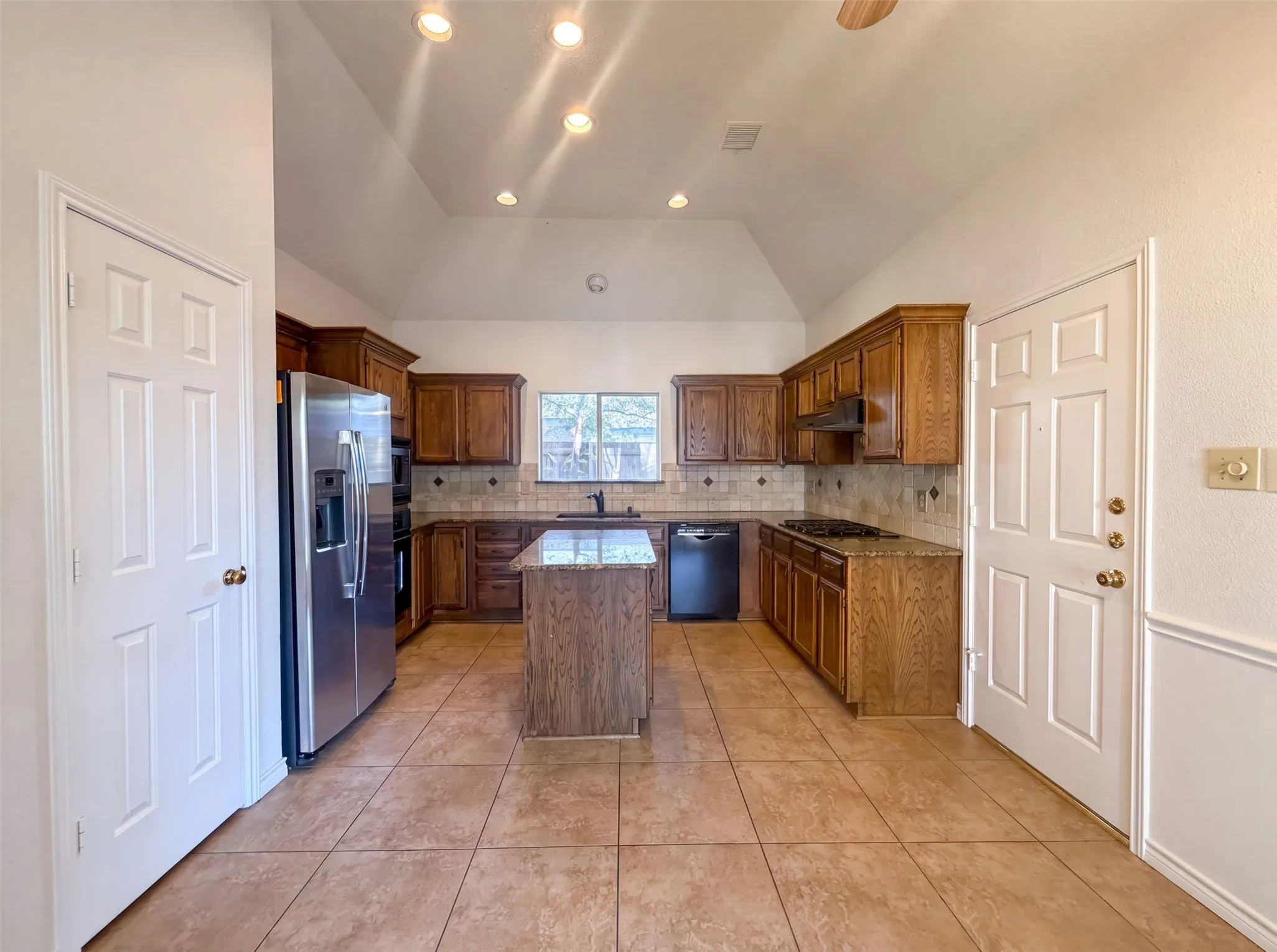 Single Family Residence For Sale in Collin County , 905 Ridgemont Drive, Allen, Texas 75002, 4 Bedroom, 3 Bathroom, 2 Garage spaces, 2,800 Sqft, built in 1989, mls#21343018, Real Estate Agent in Allen, Homes For Sale in Collin county, Homes For Sale in Allen, Realtor in Allen Texas, Real Estate Brokerage Independent Realty Texas, Luminita Cordes Realtor