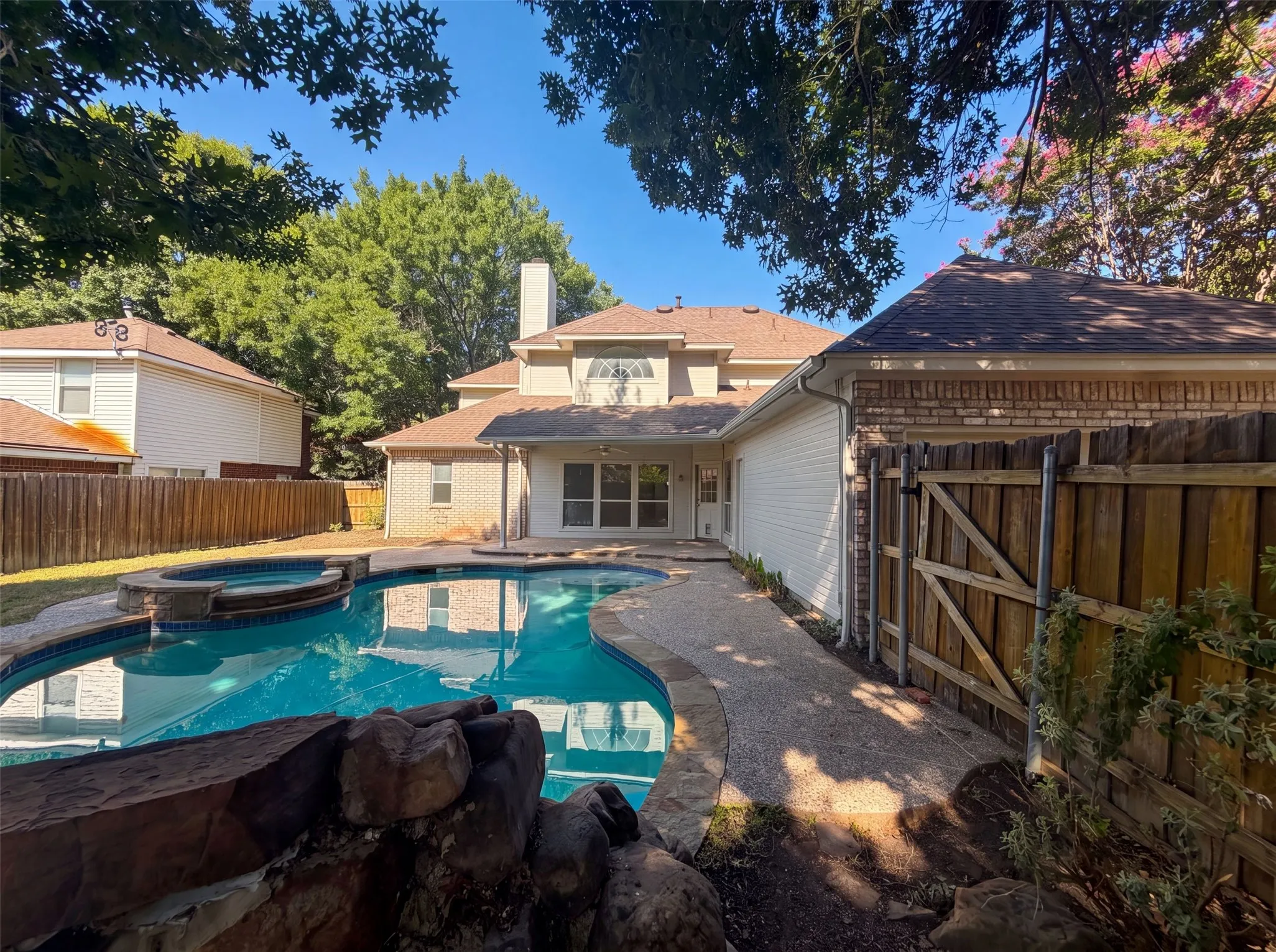 Single Family Residence For Sale in Collin County , 905 Ridgemont Drive, Allen, Texas 75002, 4 Bedroom, 3 Bathroom, 2 Garage spaces, 2,800 Sqft, built in 1989, mls#21343018, Real Estate Agent in Allen, Homes For Sale in Collin county, Homes For Sale in Allen, Realtor in Allen Texas, Real Estate Brokerage Independent Realty Texas, Luminita Cordes Realtor