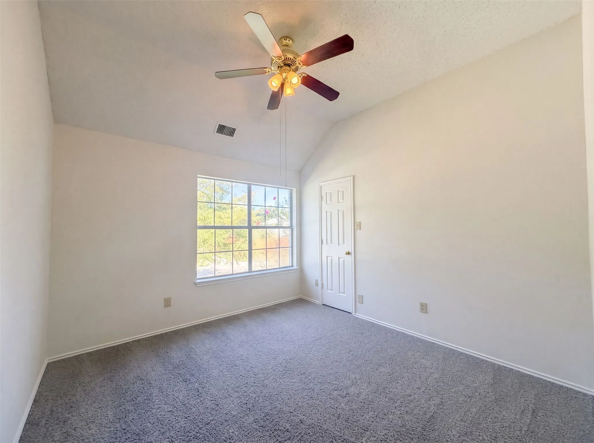 Single Family Residence For Sale in Collin County , 905 Ridgemont Drive, Allen, Texas 75002, 4 Bedroom, 3 Bathroom, 2 Garage spaces, 2,800 Sqft, built in 1989, mls#21343018, Real Estate Agent in Allen, Homes For Sale in Collin county, Homes For Sale in Allen, Realtor in Allen Texas, Real Estate Brokerage Independent Realty Texas, Luminita Cordes Realtor