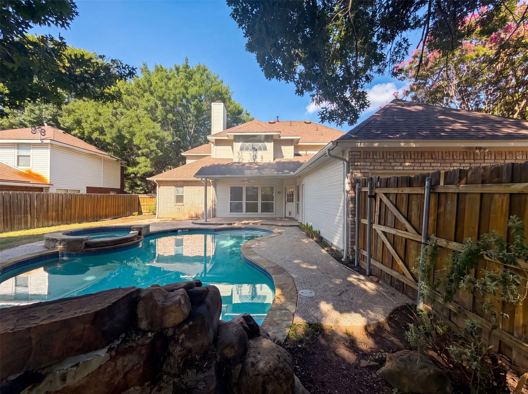 Single Family Residence For Sale in Collin County , 905 Ridgemont Drive, Allen, Texas 75002, 4 Bedroom, 3 Bathroom, 2 Garage spaces, 2,800 Sqft, built in 1989, mls#21343018, Real Estate Agent in Allen, Homes For Sale in Collin county, Homes For Sale in Allen, Realtor in Allen Texas, Real Estate Brokerage Independent Realty Texas, Luminita Cordes Realtor