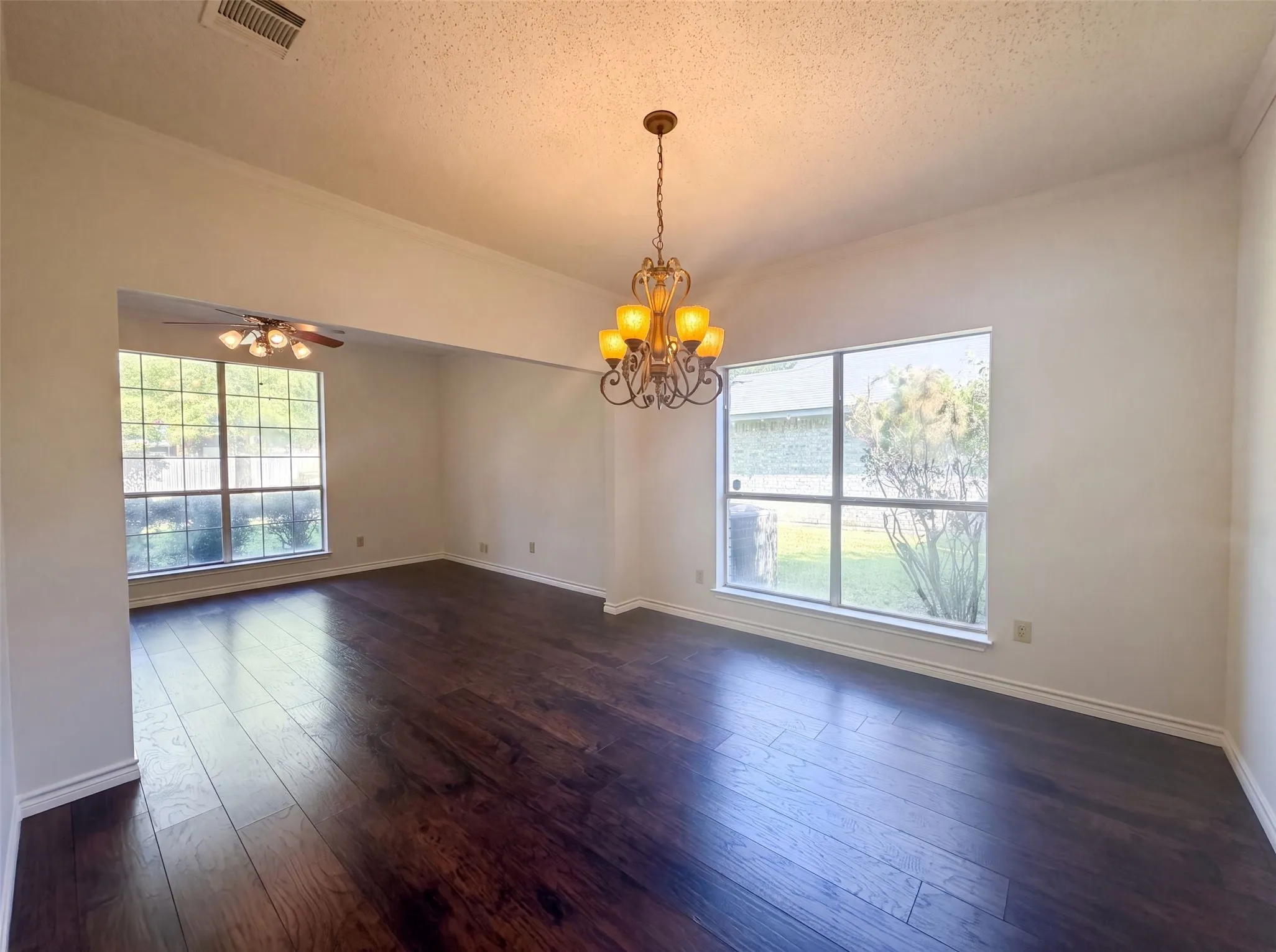 Single Family Residence For Sale in Collin County , 905 Ridgemont Drive, Allen, Texas 75002, 4 Bedroom, 3 Bathroom, 2 Garage spaces, 2,800 Sqft, built in 1989, mls#21343018, Real Estate Agent in Allen, Homes For Sale in Collin county, Homes For Sale in Allen, Realtor in Allen Texas, Real Estate Brokerage Independent Realty Texas, Luminita Cordes Realtor