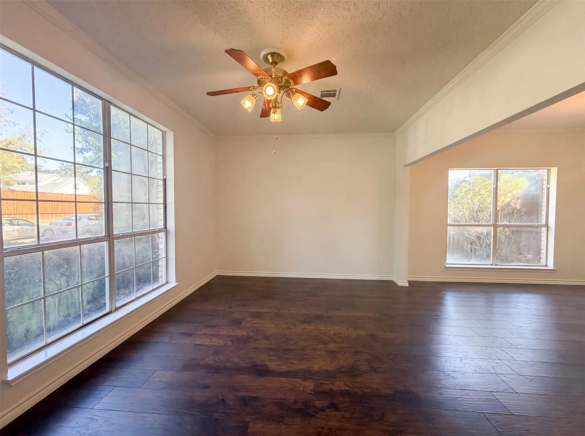 Single Family Residence For Sale in Collin County , 905 Ridgemont Drive, Allen, Texas 75002, 4 Bedroom, 3 Bathroom, 2 Garage spaces, 2,800 Sqft, built in 1989, mls#21343018, Real Estate Agent in Allen, Homes For Sale in Collin county, Homes For Sale in Allen, Realtor in Allen Texas, Real Estate Brokerage Independent Realty Texas, Luminita Cordes Realtor