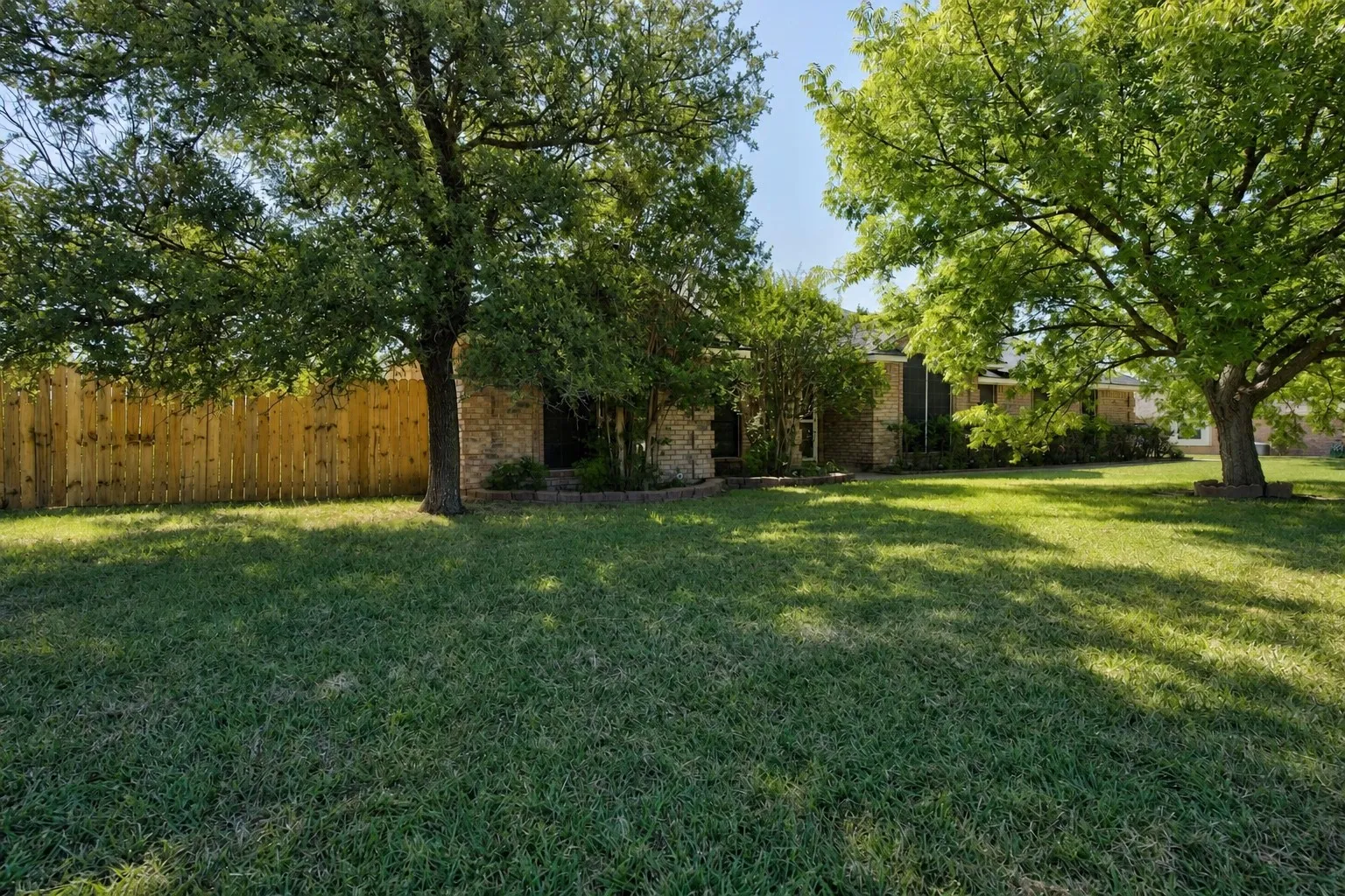 Single Family Residence For Sale in Parker County , 213 Diamond Oaks Drive, Hudson Oaks, Texas 76087, 3 Bedroom, 2 Bathroom, 2 Garage spaces, 2,074 Sqft, built in 1996, mls#21342820, Real Estate Agent in Hudson Oaks, Homes For Sale in Parker county, Homes For Sale in Hudson Oaks, Realtor in Hudson Oaks Texas, Real Estate Brokerage Independent Realty Texas, Luminita Cordes Realtor