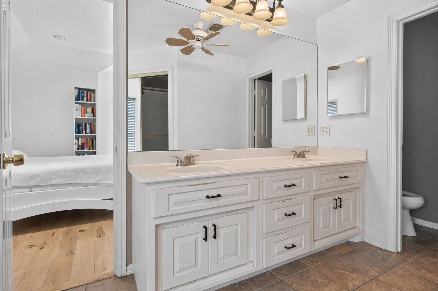Single Family Residence For Sale in Parker County , 213 Diamond Oaks Drive, Hudson Oaks, Texas 76087, 3 Bedroom, 2 Bathroom, 2 Garage spaces, 2,074 Sqft, built in 1996, mls#21342820, Real Estate Agent in Hudson Oaks, Homes For Sale in Parker county, Homes For Sale in Hudson Oaks, Realtor in Hudson Oaks Texas, Real Estate Brokerage Independent Realty Texas, Luminita Cordes Realtor