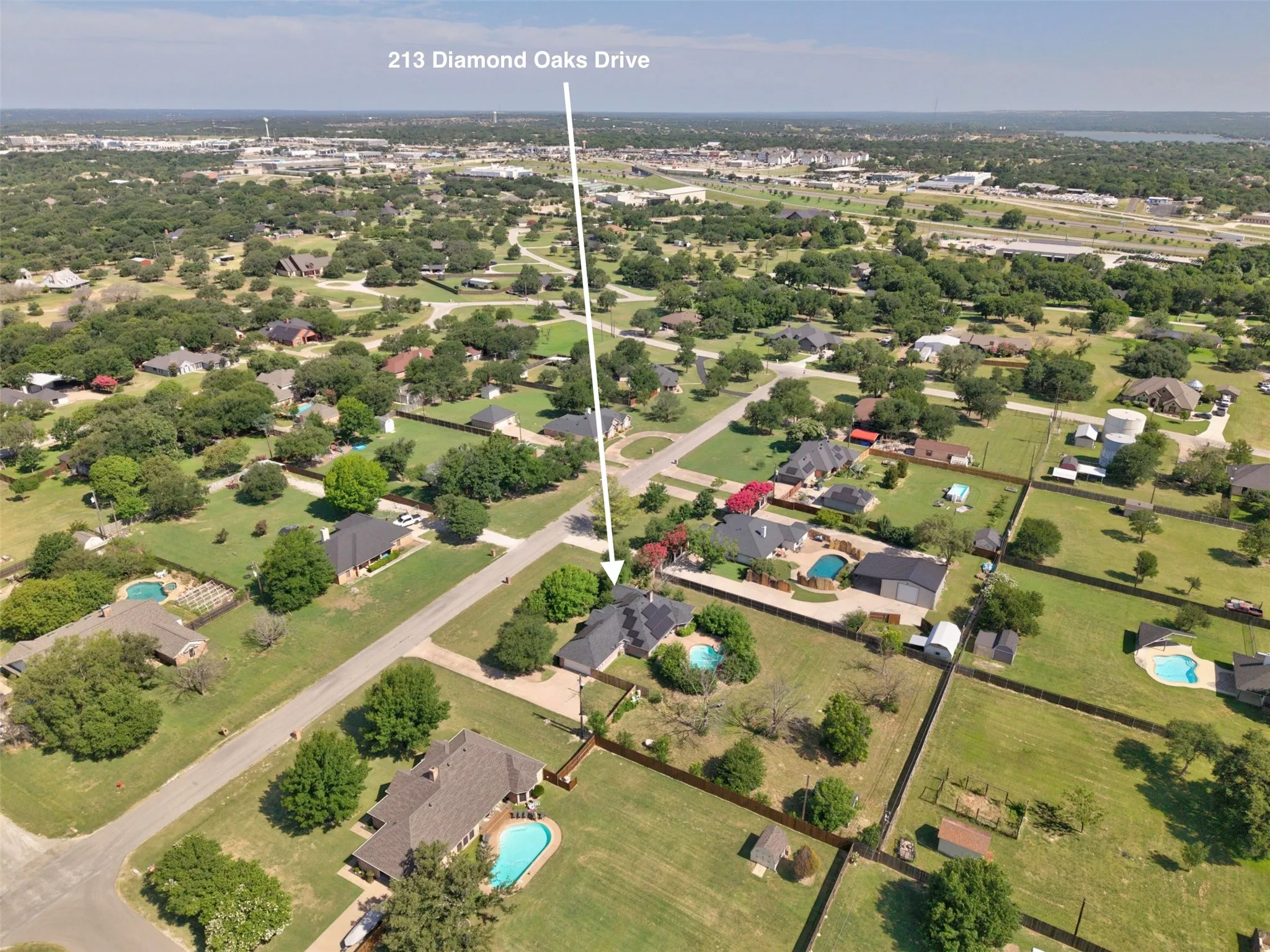 Single Family Residence For Sale in Parker County , 213 Diamond Oaks Drive, Hudson Oaks, Texas 76087, 3 Bedroom, 2 Bathroom, 2 Garage spaces, 2,074 Sqft, built in 1996, mls#21342820, Real Estate Agent in Hudson Oaks, Homes For Sale in Parker county, Homes For Sale in Hudson Oaks, Realtor in Hudson Oaks Texas, Real Estate Brokerage Independent Realty Texas, Luminita Cordes Realtor