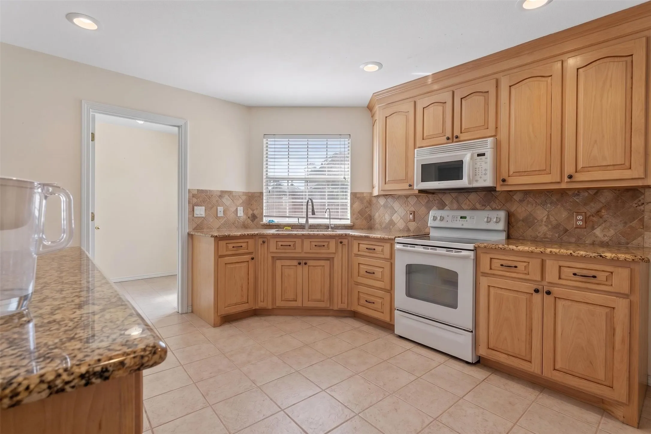 Single Family Residence For Sale in Parker County , 213 Diamond Oaks Drive, Hudson Oaks, Texas 76087, 3 Bedroom, 2 Bathroom, 2 Garage spaces, 2,074 Sqft, built in 1996, mls#21342820, Real Estate Agent in Hudson Oaks, Homes For Sale in Parker county, Homes For Sale in Hudson Oaks, Realtor in Hudson Oaks Texas, Real Estate Brokerage Independent Realty Texas, Luminita Cordes Realtor
