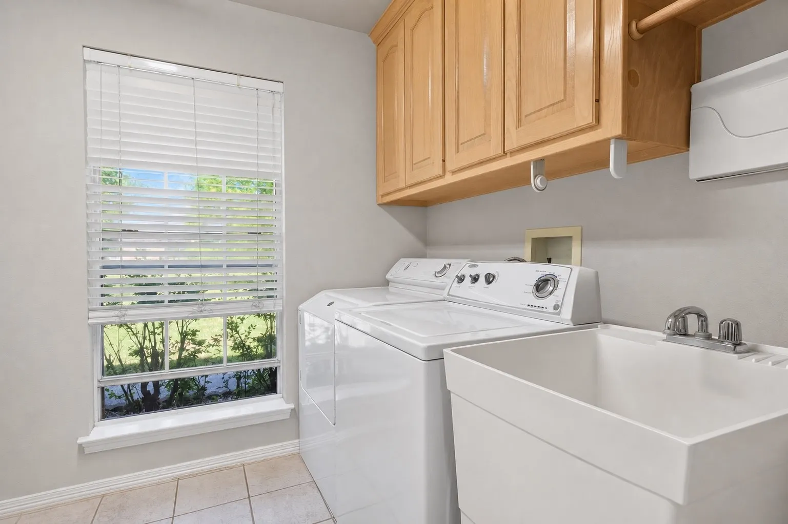 Single Family Residence For Sale in Parker County , 213 Diamond Oaks Drive, Hudson Oaks, Texas 76087, 3 Bedroom, 2 Bathroom, 2 Garage spaces, 2,074 Sqft, built in 1996, mls#21342820, Real Estate Agent in Hudson Oaks, Homes For Sale in Parker county, Homes For Sale in Hudson Oaks, Realtor in Hudson Oaks Texas, Real Estate Brokerage Independent Realty Texas, Luminita Cordes Realtor