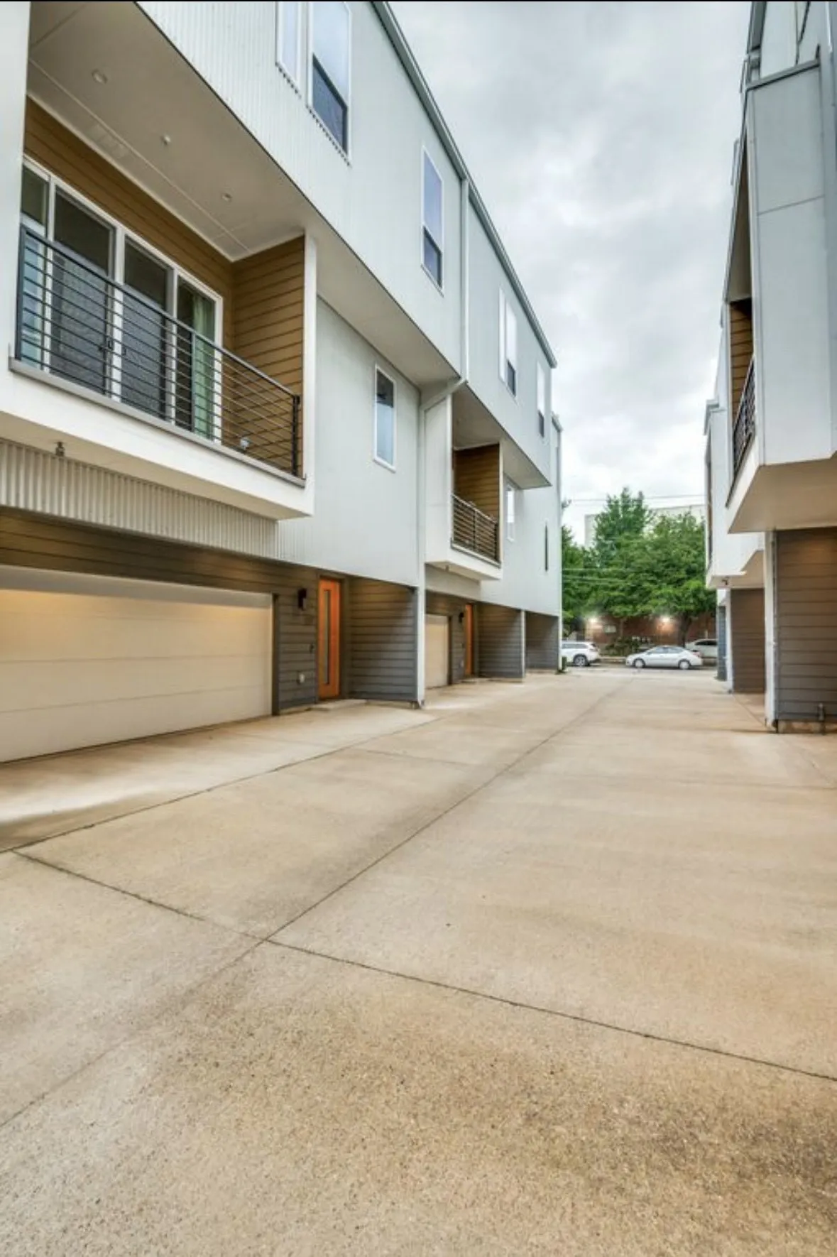 Condominium For Rent in Dallas County , 3812 San Jacinto Street 207, Dallas, Texas 75204, 2 Bedroom, 3 Bathroom, 2 Garage spaces, 1,479 Sqft, built in 2020, Price $2,900, mls#21343036, Real Estate Agent in Dallas, Homes For Rent in Dallas county, Homes For Rent in Dallas, Realtor in Dallas Texas, Real Estate Brokerage Independent Realty Texas, Luminita Cordes Realtor
