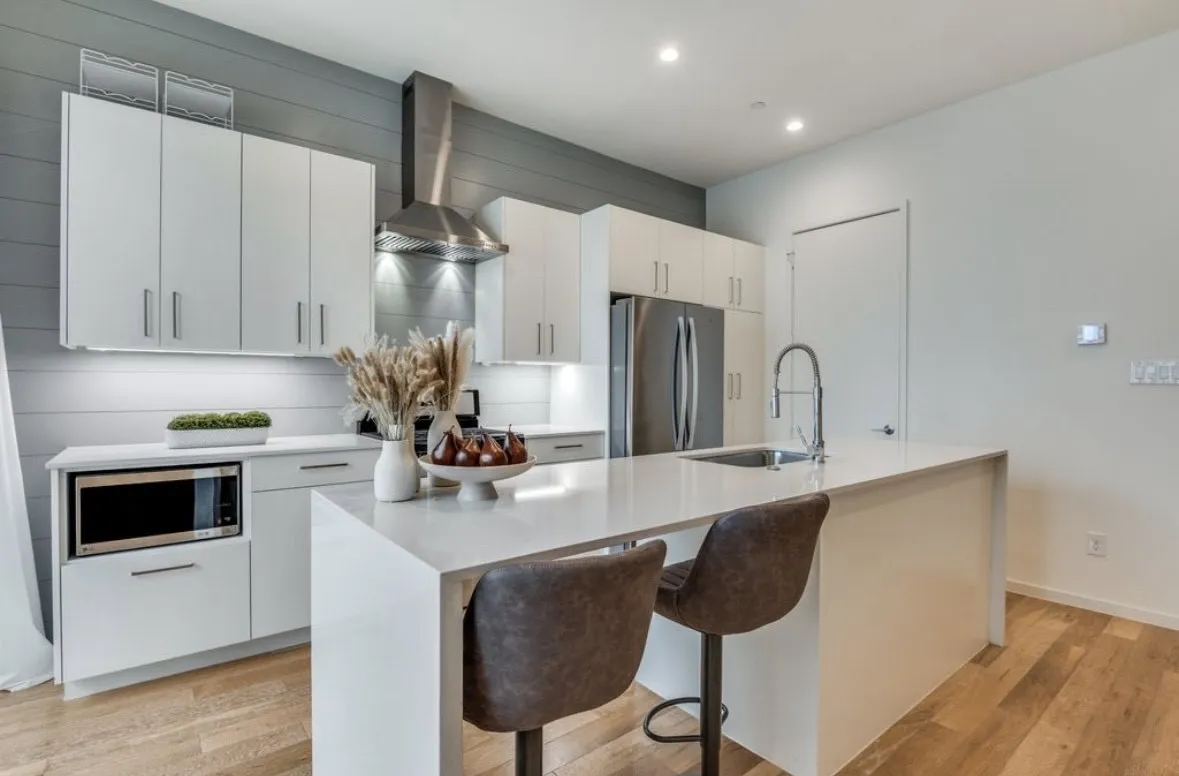 Condominium For Rent in Dallas County , 3812 San Jacinto Street 207, Dallas, Texas 75204, 2 Bedroom, 3 Bathroom, 2 Garage spaces, 1,479 Sqft, built in 2020, Price $2,900, mls#21343036, Real Estate Agent in Dallas, Homes For Rent in Dallas county, Homes For Rent in Dallas, Realtor in Dallas Texas, Real Estate Brokerage Independent Realty Texas, Luminita Cordes Realtor