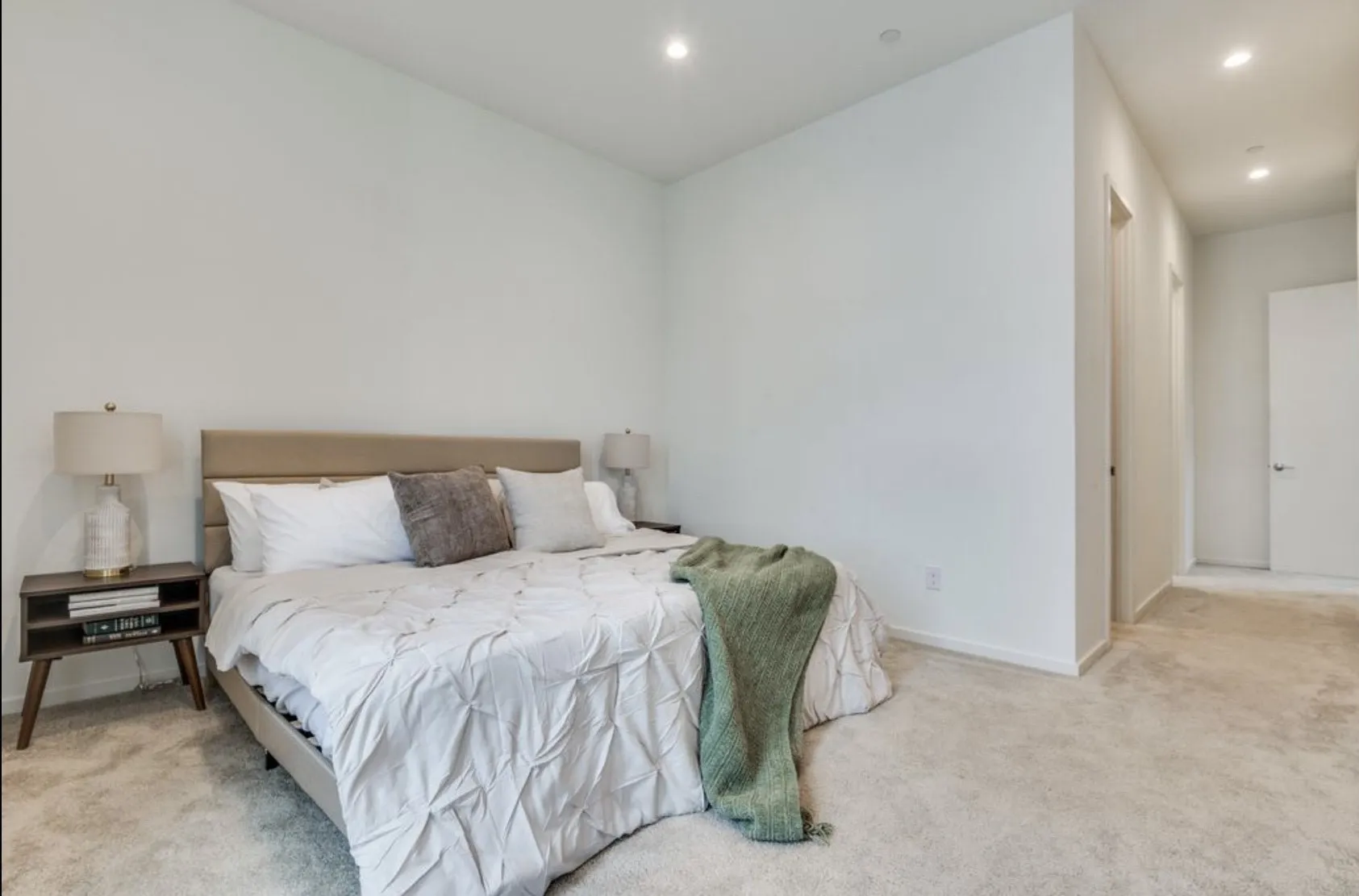 Condominium For Rent in Dallas County , 3812 San Jacinto Street 207, Dallas, Texas 75204, 2 Bedroom, 3 Bathroom, 2 Garage spaces, 1,479 Sqft, built in 2020, Price $2,900, mls#21343036, Real Estate Agent in Dallas, Homes For Rent in Dallas county, Homes For Rent in Dallas, Realtor in Dallas Texas, Real Estate Brokerage Independent Realty Texas, Luminita Cordes Realtor