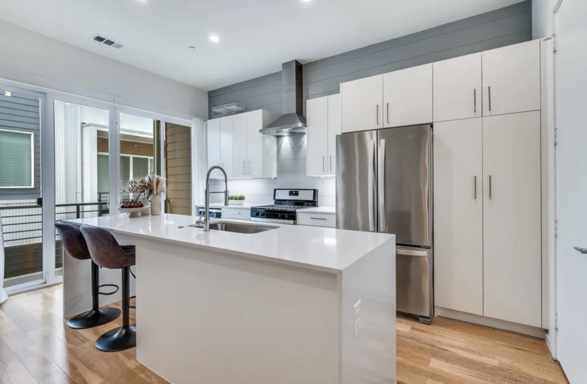 Condominium For Rent in Dallas County , 3812 San Jacinto Street 207, Dallas, Texas 75204, 2 Bedroom, 3 Bathroom, 2 Garage spaces, 1,479 Sqft, built in 2020, Price $2,900, mls#21343036, Real Estate Agent in Dallas, Homes For Rent in Dallas county, Homes For Rent in Dallas, Realtor in Dallas Texas, Real Estate Brokerage Independent Realty Texas, Luminita Cordes Realtor