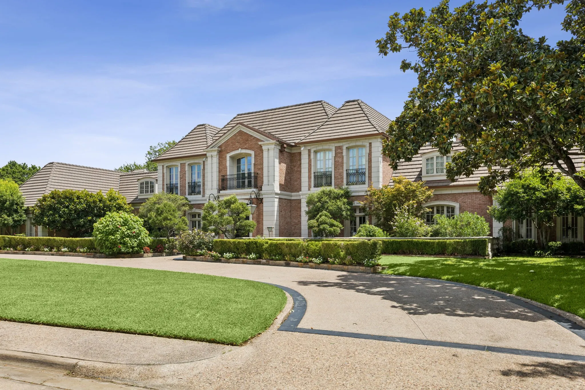 Single Family Residence For Sale in Tarrant County , 4703 Meandering Way, Colleyville, Texas 76034, 5 Bedroom, 8 Bathroom, 3 Garage spaces, 12,750 Sqft, built in 1991, mls#21339261, Real Estate Agent in Colleyville, Homes For Sale in Tarrant county, Homes For Sale in Colleyville, Realtor in Colleyville Texas, Real Estate Brokerage Independent Realty Texas, Luminita Cordes Realtor