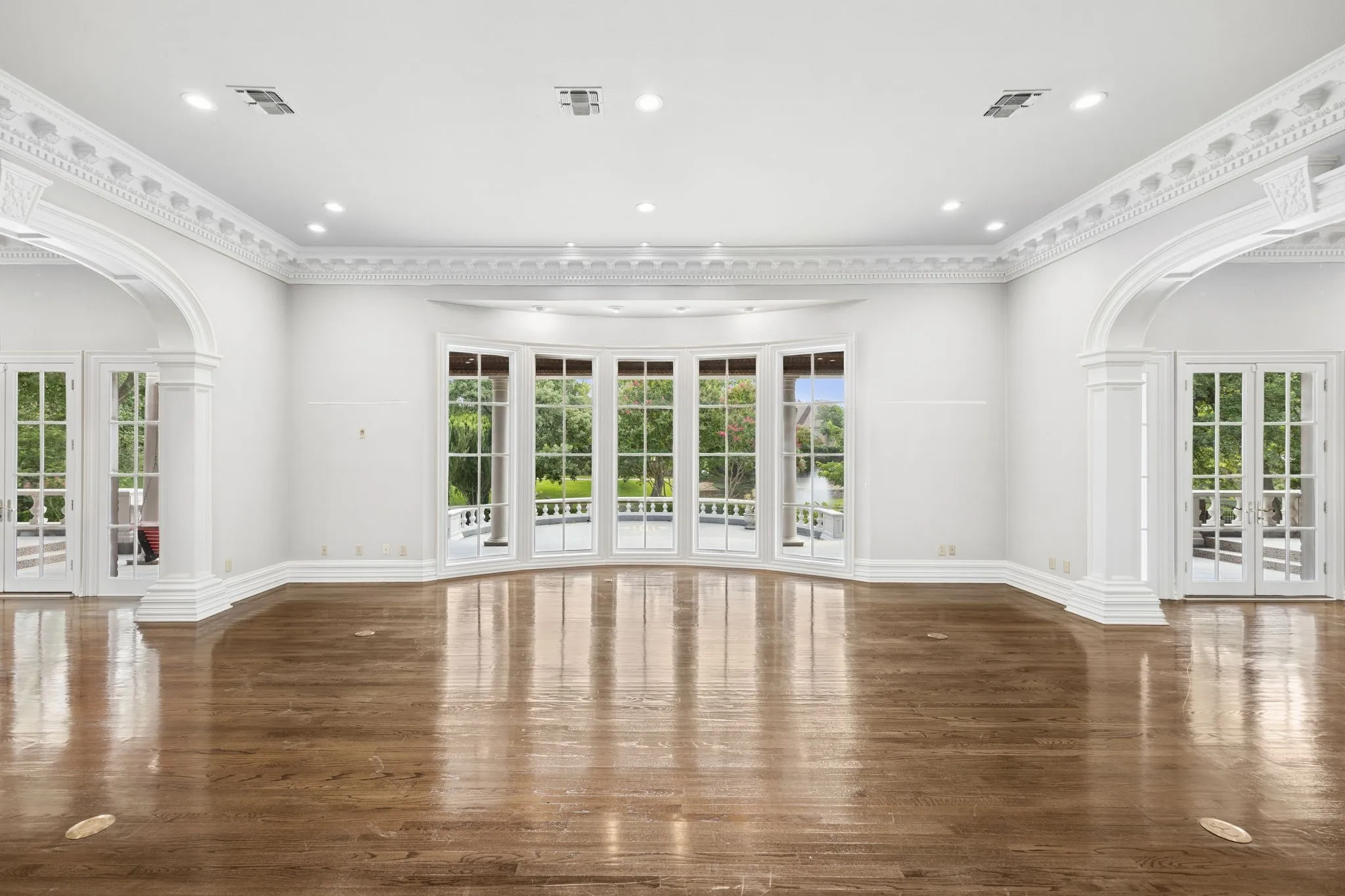 Single Family Residence For Sale in Tarrant County , 4703 Meandering Way, Colleyville, Texas 76034, 5 Bedroom, 8 Bathroom, 3 Garage spaces, 12,750 Sqft, built in 1991, mls#21339261, Real Estate Agent in Colleyville, Homes For Sale in Tarrant county, Homes For Sale in Colleyville, Realtor in Colleyville Texas, Real Estate Brokerage Independent Realty Texas, Luminita Cordes Realtor