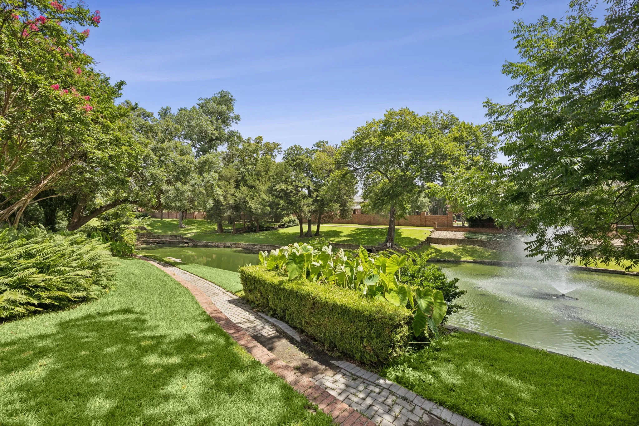 Single Family Residence For Sale in Tarrant County , 4703 Meandering Way, Colleyville, Texas 76034, 5 Bedroom, 8 Bathroom, 3 Garage spaces, 12,750 Sqft, built in 1991, mls#21339261, Real Estate Agent in Colleyville, Homes For Sale in Tarrant county, Homes For Sale in Colleyville, Realtor in Colleyville Texas, Real Estate Brokerage Independent Realty Texas, Luminita Cordes Realtor
