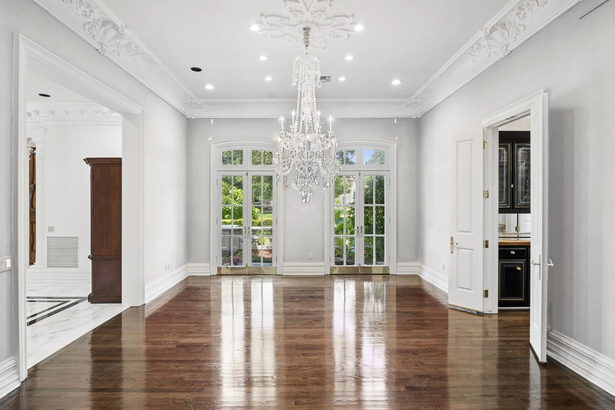 Single Family Residence For Sale in Tarrant County , 4703 Meandering Way, Colleyville, Texas 76034, 5 Bedroom, 8 Bathroom, 3 Garage spaces, 12,750 Sqft, built in 1991, mls#21339261, Real Estate Agent in Colleyville, Homes For Sale in Tarrant county, Homes For Sale in Colleyville, Realtor in Colleyville Texas, Real Estate Brokerage Independent Realty Texas, Luminita Cordes Realtor