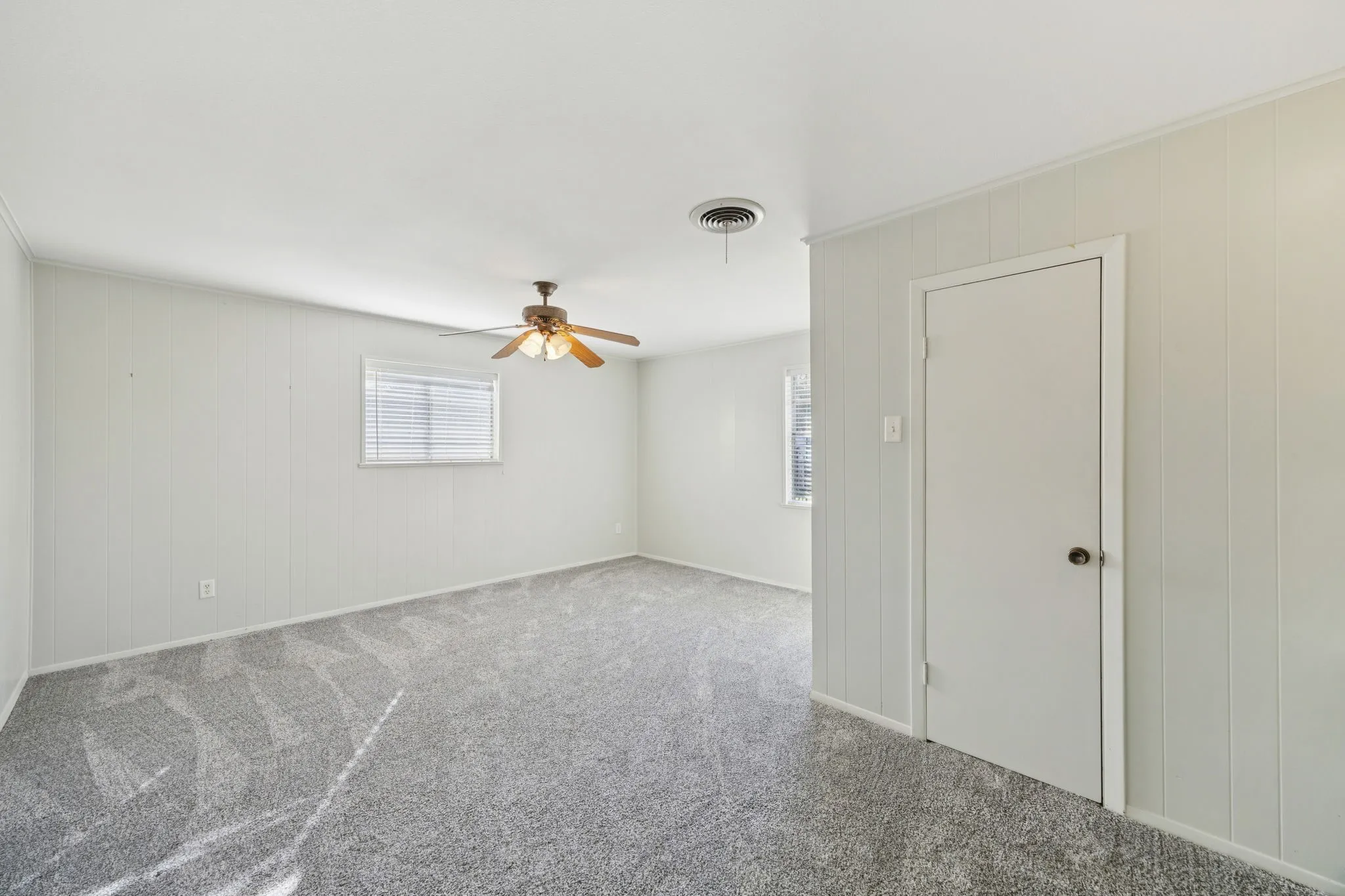 Single Family Residence For Sale in Dallas County , 137 Southwood Drive, Lancaster, Texas 75146, 3 Bedroom, 2 Bathroom, 1 Garage spaces, 1,984 Sqft, built in 1970, mls#21340492, Real Estate Agent in Lancaster, Homes For Sale in Dallas county, Homes For Sale in Lancaster, Realtor in Lancaster Texas, Real Estate Brokerage Independent Realty Texas, Luminita Cordes Realtor