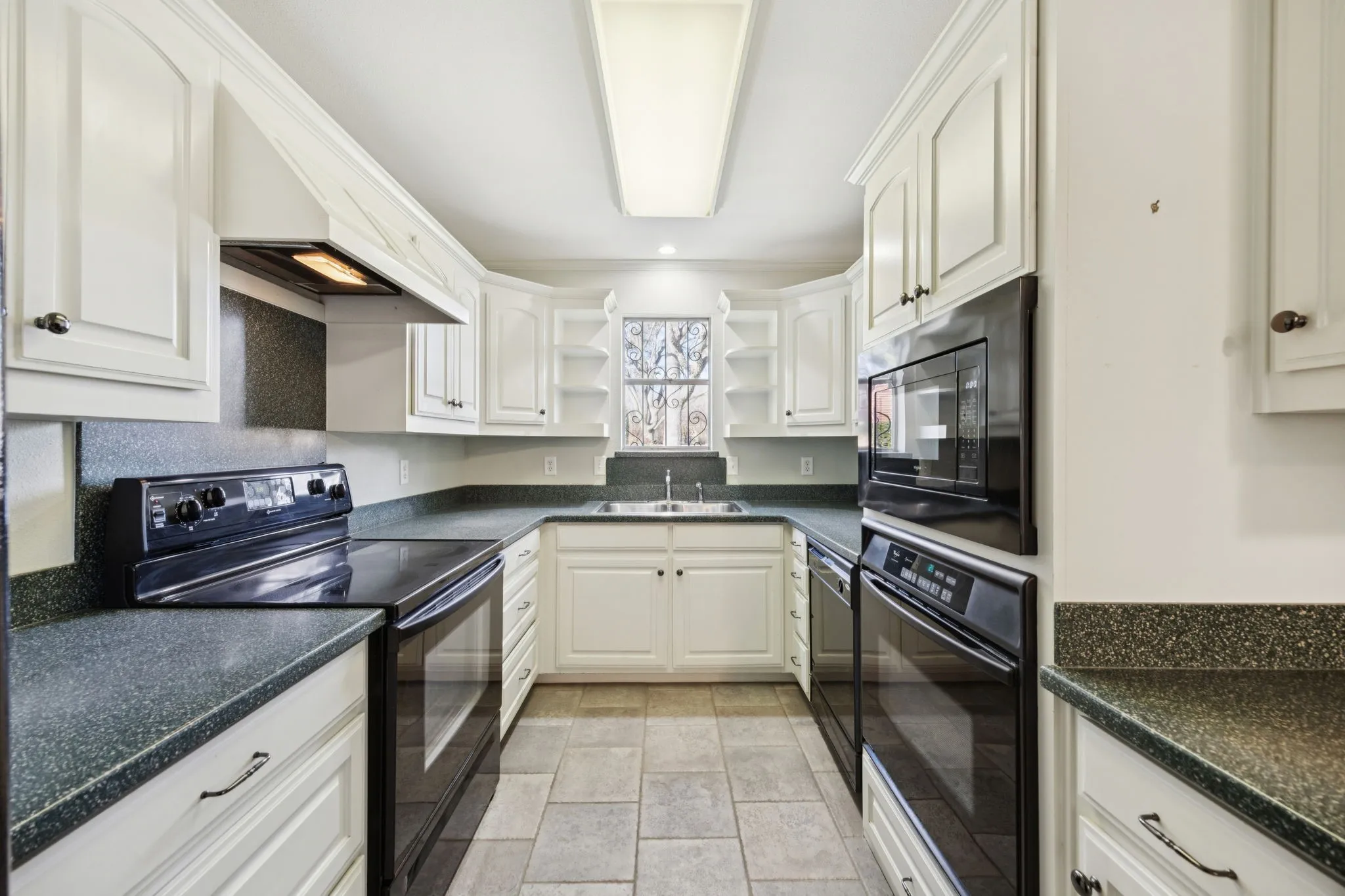 Single Family Residence For Sale in Dallas County , 137 Southwood Drive, Lancaster, Texas 75146, 3 Bedroom, 2 Bathroom, 1 Garage spaces, 1,984 Sqft, built in 1970, mls#21340492, Real Estate Agent in Lancaster, Homes For Sale in Dallas county, Homes For Sale in Lancaster, Realtor in Lancaster Texas, Real Estate Brokerage Independent Realty Texas, Luminita Cordes Realtor