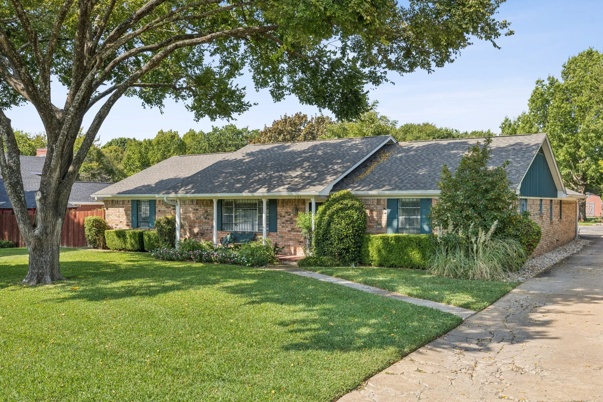 Single Family Residence For Sale in Dallas County , 137 Southwood Drive, Lancaster, Texas 75146, 3 Bedroom, 2 Bathroom, 1 Garage spaces, 1,984 Sqft, built in 1970, mls#21340492, Real Estate Agent in Lancaster, Homes For Sale in Dallas county, Homes For Sale in Lancaster, Realtor in Lancaster Texas, Real Estate Brokerage Independent Realty Texas, Luminita Cordes Realtor