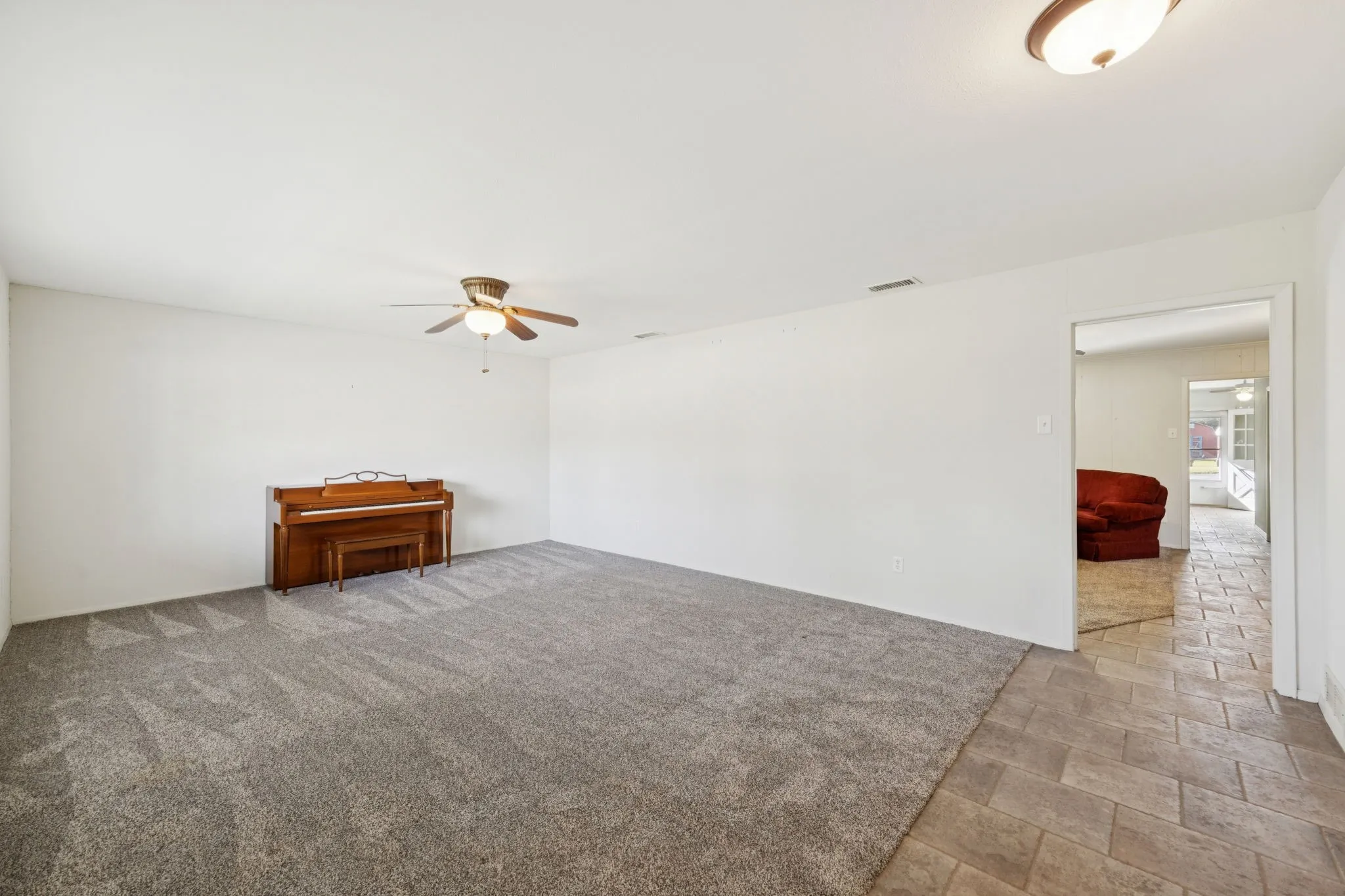 Single Family Residence For Sale in Dallas County , 137 Southwood Drive, Lancaster, Texas 75146, 3 Bedroom, 2 Bathroom, 1 Garage spaces, 1,984 Sqft, built in 1970, mls#21340492, Real Estate Agent in Lancaster, Homes For Sale in Dallas county, Homes For Sale in Lancaster, Realtor in Lancaster Texas, Real Estate Brokerage Independent Realty Texas, Luminita Cordes Realtor