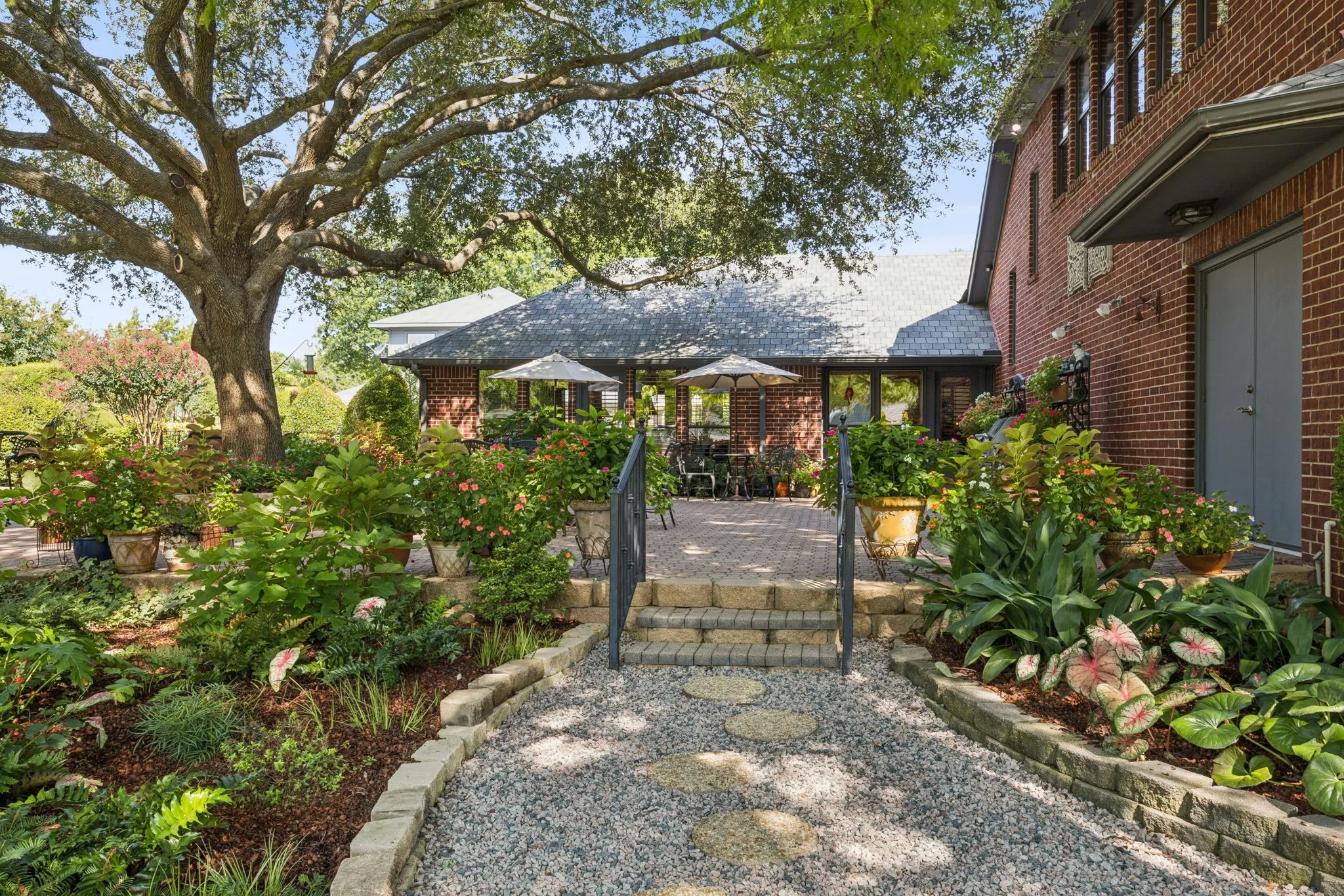 Single Family Residence For Sale in Dallas County , 201 Oakwood Drive, Lancaster, Texas 75146, 6 Bedroom, 5 Bathroom, 3 Garage spaces, 6,079 Sqft, built in 1985, mls#21340654, Real Estate Agent in Lancaster, Homes For Sale in Dallas county, Homes For Sale in Lancaster, Realtor in Lancaster Texas, Real Estate Brokerage Independent Realty Texas, Luminita Cordes Realtor