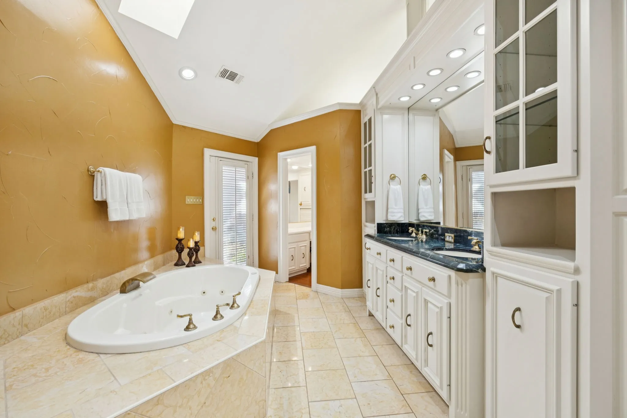 Single Family Residence For Sale in Dallas County , 201 Oakwood Drive, Lancaster, Texas 75146, 6 Bedroom, 5 Bathroom, 3 Garage spaces, 6,079 Sqft, built in 1985, mls#21340654, Real Estate Agent in Lancaster, Homes For Sale in Dallas county, Homes For Sale in Lancaster, Realtor in Lancaster Texas, Real Estate Brokerage Independent Realty Texas, Luminita Cordes Realtor