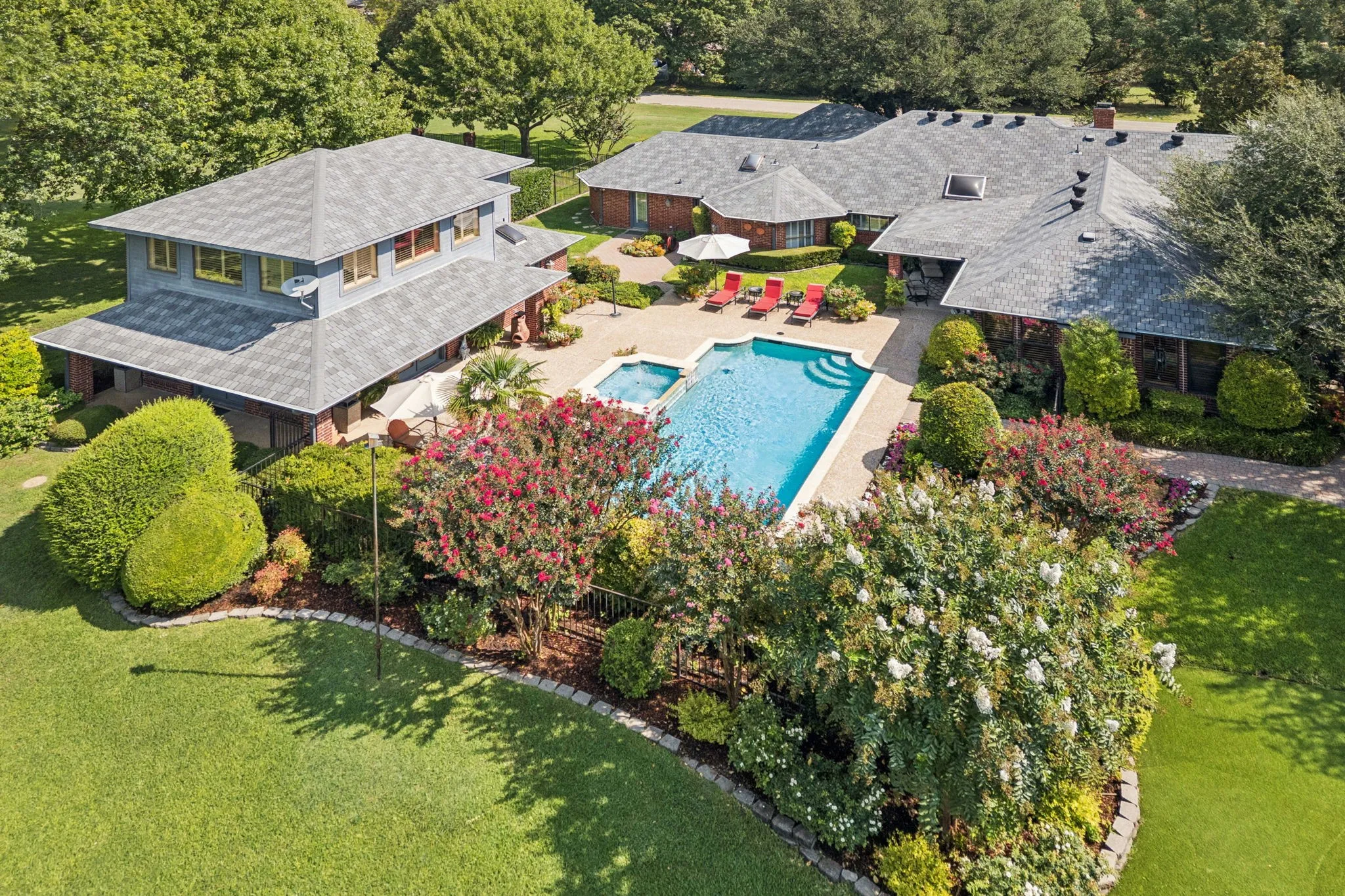 Single Family Residence For Sale in Dallas County , 201 Oakwood Drive, Lancaster, Texas 75146, 6 Bedroom, 5 Bathroom, 3 Garage spaces, 6,079 Sqft, built in 1985, mls#21340654, Real Estate Agent in Lancaster, Homes For Sale in Dallas county, Homes For Sale in Lancaster, Realtor in Lancaster Texas, Real Estate Brokerage Independent Realty Texas, Luminita Cordes Realtor