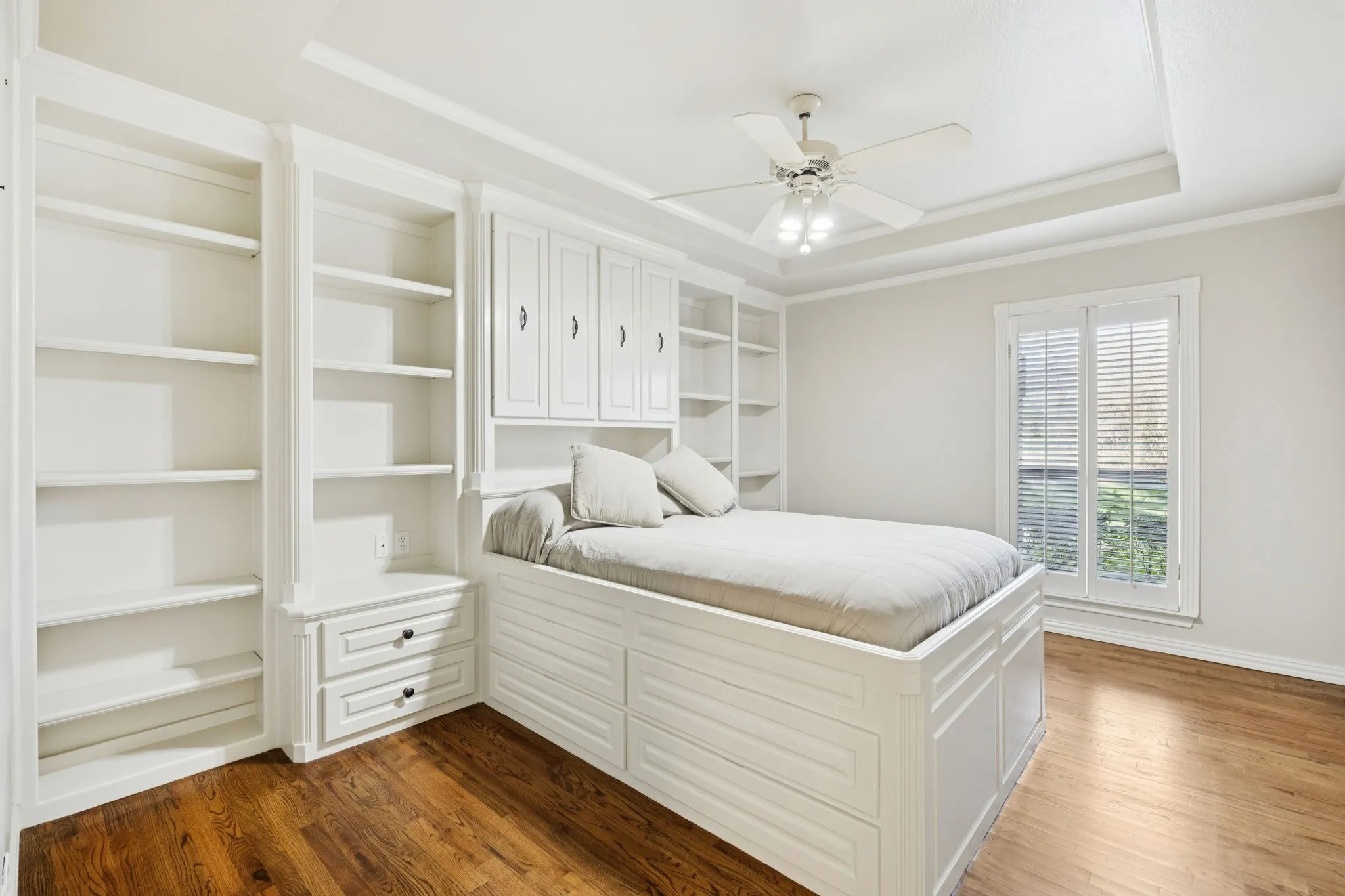 Single Family Residence For Sale in Dallas County , 201 Oakwood Drive, Lancaster, Texas 75146, 6 Bedroom, 5 Bathroom, 3 Garage spaces, 6,079 Sqft, built in 1985, mls#21340654, Real Estate Agent in Lancaster, Homes For Sale in Dallas county, Homes For Sale in Lancaster, Realtor in Lancaster Texas, Real Estate Brokerage Independent Realty Texas, Luminita Cordes Realtor