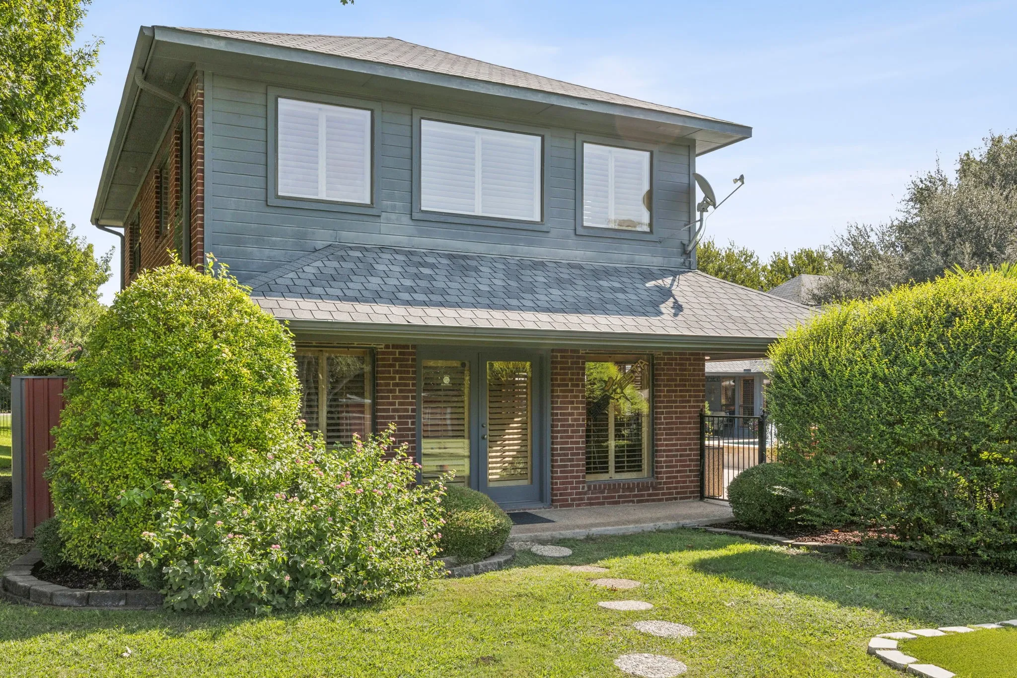 Single Family Residence For Sale in Dallas County , 201 Oakwood Drive, Lancaster, Texas 75146, 6 Bedroom, 5 Bathroom, 3 Garage spaces, 6,079 Sqft, built in 1985, mls#21340654, Real Estate Agent in Lancaster, Homes For Sale in Dallas county, Homes For Sale in Lancaster, Realtor in Lancaster Texas, Real Estate Brokerage Independent Realty Texas, Luminita Cordes Realtor