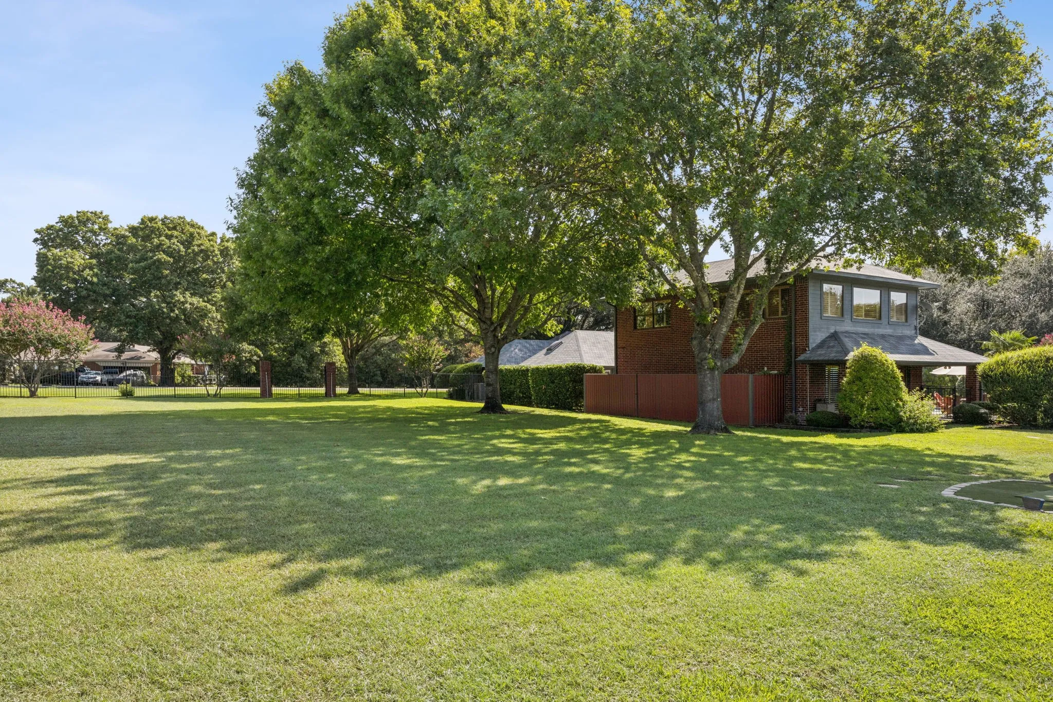Single Family Residence For Sale in Dallas County , 201 Oakwood Drive, Lancaster, Texas 75146, 6 Bedroom, 5 Bathroom, 3 Garage spaces, 6,079 Sqft, built in 1985, mls#21340654, Real Estate Agent in Lancaster, Homes For Sale in Dallas county, Homes For Sale in Lancaster, Realtor in Lancaster Texas, Real Estate Brokerage Independent Realty Texas, Luminita Cordes Realtor