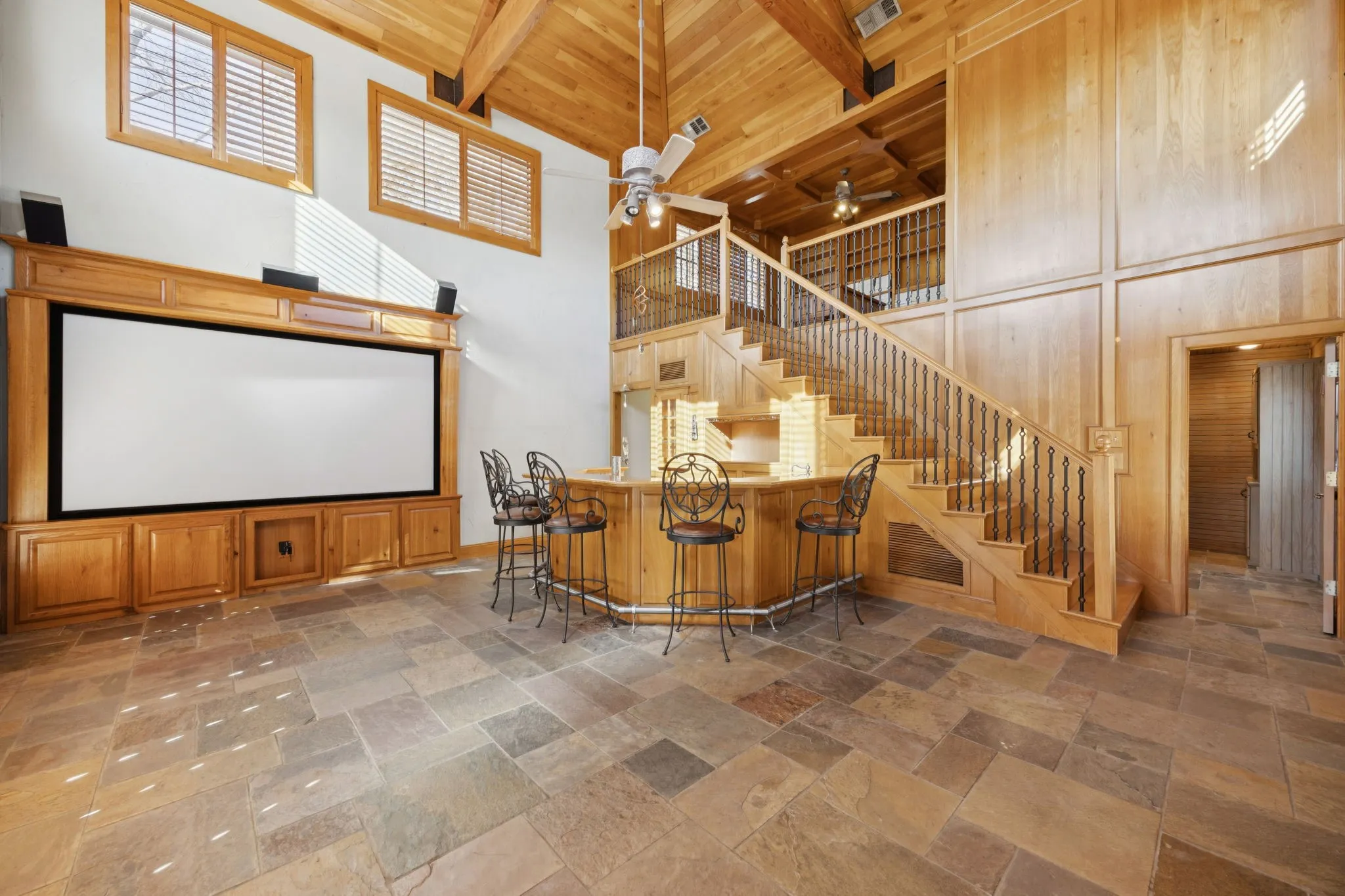 Single Family Residence For Sale in Dallas County , 201 Oakwood Drive, Lancaster, Texas 75146, 6 Bedroom, 5 Bathroom, 3 Garage spaces, 6,079 Sqft, built in 1985, mls#21340654, Real Estate Agent in Lancaster, Homes For Sale in Dallas county, Homes For Sale in Lancaster, Realtor in Lancaster Texas, Real Estate Brokerage Independent Realty Texas, Luminita Cordes Realtor