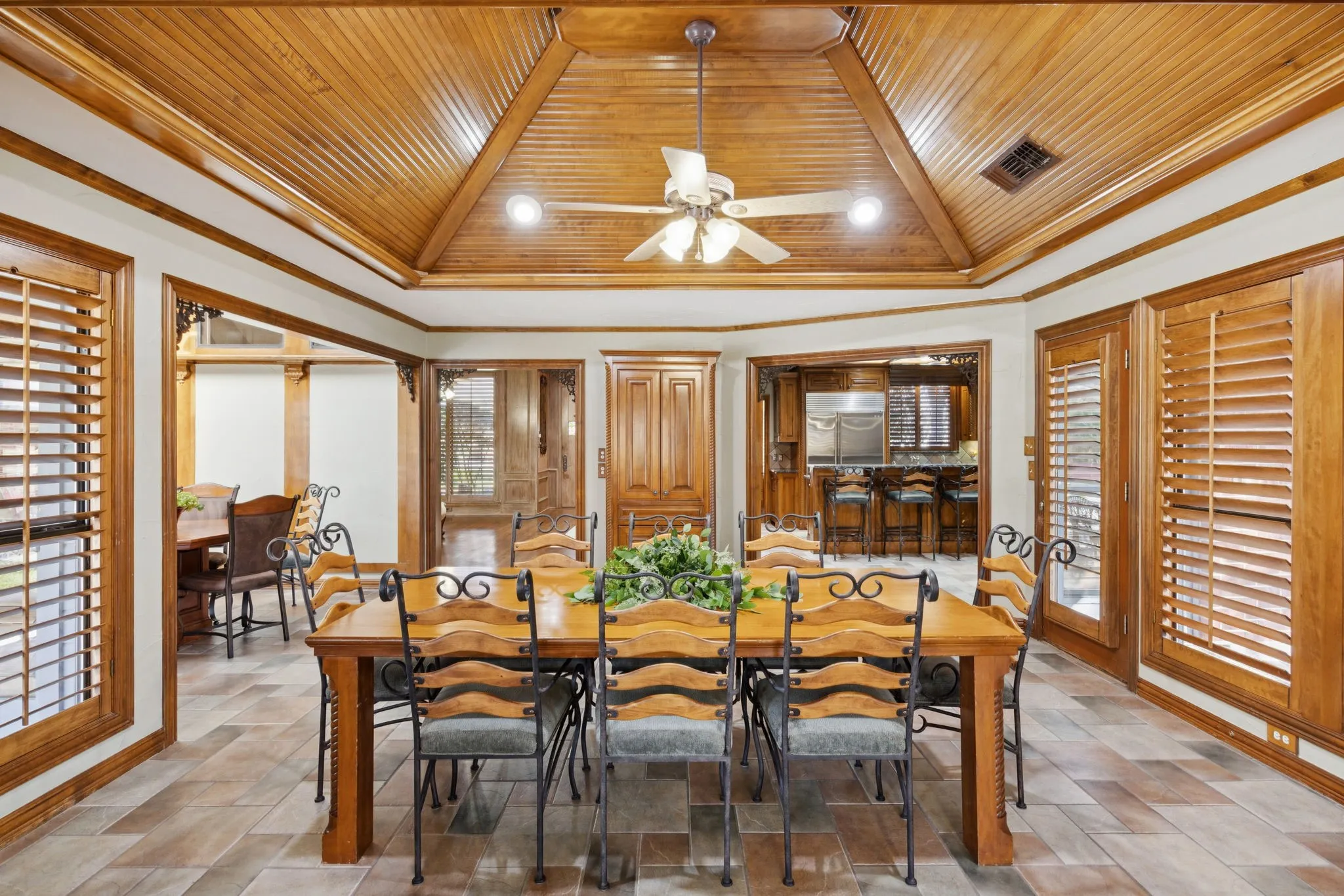 Single Family Residence For Sale in Dallas County , 201 Oakwood Drive, Lancaster, Texas 75146, 6 Bedroom, 5 Bathroom, 3 Garage spaces, 6,079 Sqft, built in 1985, mls#21340654, Real Estate Agent in Lancaster, Homes For Sale in Dallas county, Homes For Sale in Lancaster, Realtor in Lancaster Texas, Real Estate Brokerage Independent Realty Texas, Luminita Cordes Realtor