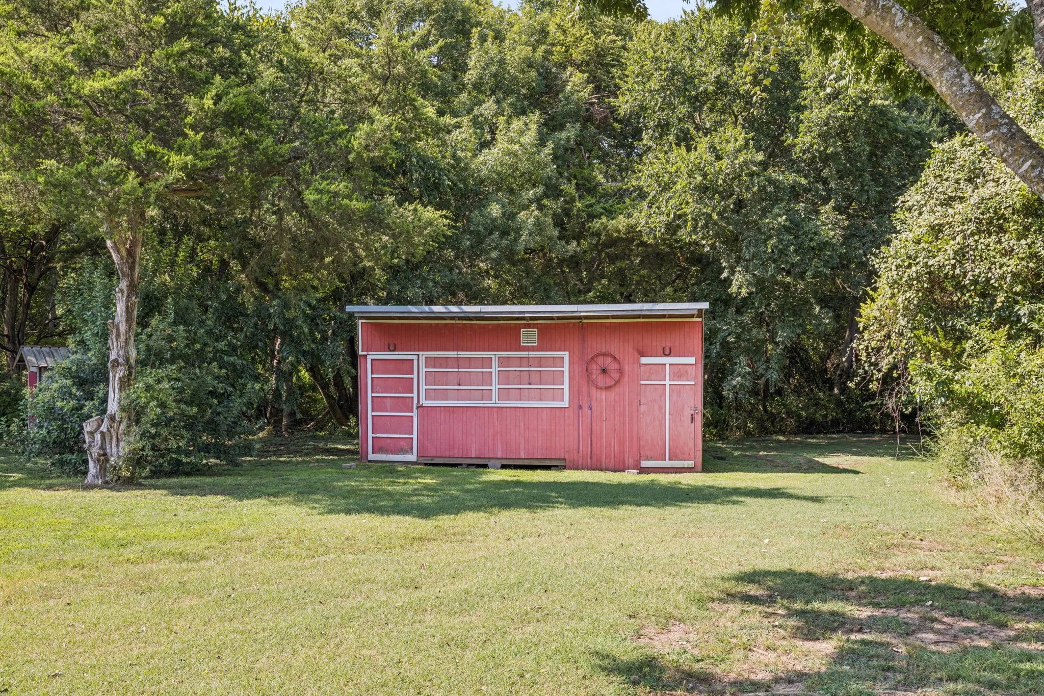 Single Family Residence For Sale in Dallas County , 201 Oakwood Drive, Lancaster, Texas 75146, 6 Bedroom, 5 Bathroom, 3 Garage spaces, 6,079 Sqft, built in 1985, mls#21340654, Real Estate Agent in Lancaster, Homes For Sale in Dallas county, Homes For Sale in Lancaster, Realtor in Lancaster Texas, Real Estate Brokerage Independent Realty Texas, Luminita Cordes Realtor