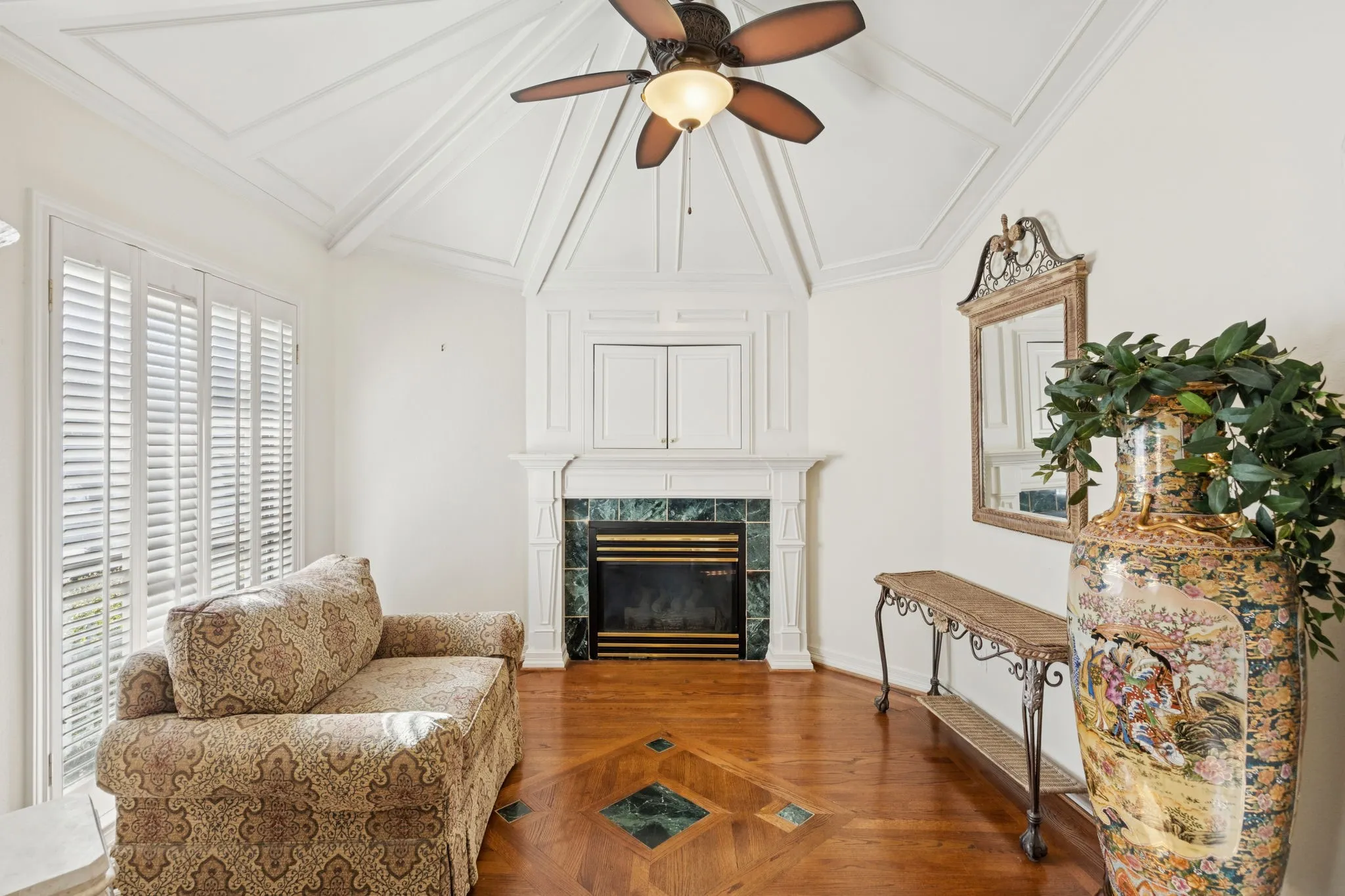 Single Family Residence For Sale in Dallas County , 201 Oakwood Drive, Lancaster, Texas 75146, 6 Bedroom, 5 Bathroom, 3 Garage spaces, 6,079 Sqft, built in 1985, mls#21340654, Real Estate Agent in Lancaster, Homes For Sale in Dallas county, Homes For Sale in Lancaster, Realtor in Lancaster Texas, Real Estate Brokerage Independent Realty Texas, Luminita Cordes Realtor