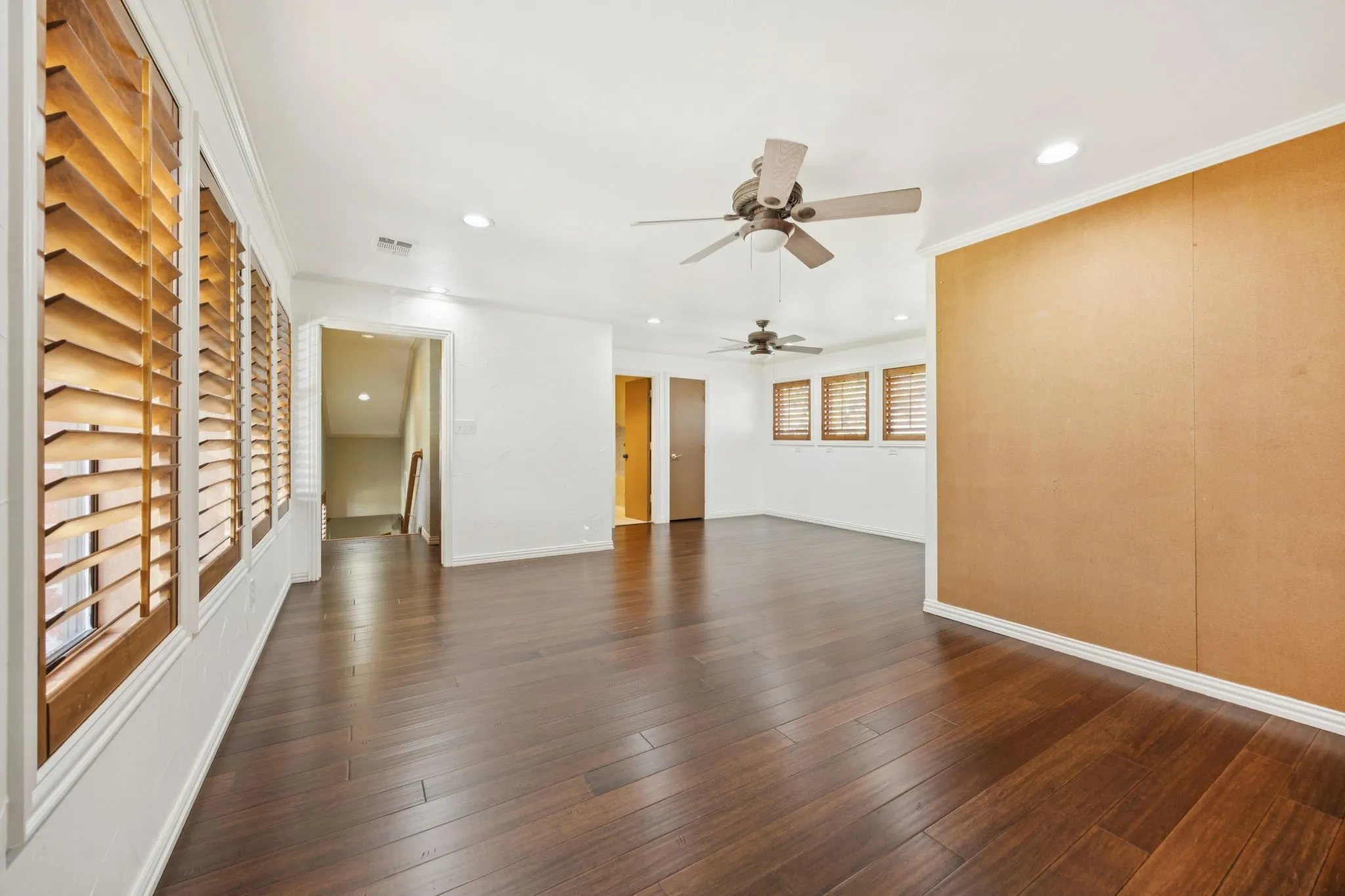 Single Family Residence For Sale in Dallas County , 201 Oakwood Drive, Lancaster, Texas 75146, 6 Bedroom, 5 Bathroom, 3 Garage spaces, 6,079 Sqft, built in 1985, mls#21340654, Real Estate Agent in Lancaster, Homes For Sale in Dallas county, Homes For Sale in Lancaster, Realtor in Lancaster Texas, Real Estate Brokerage Independent Realty Texas, Luminita Cordes Realtor