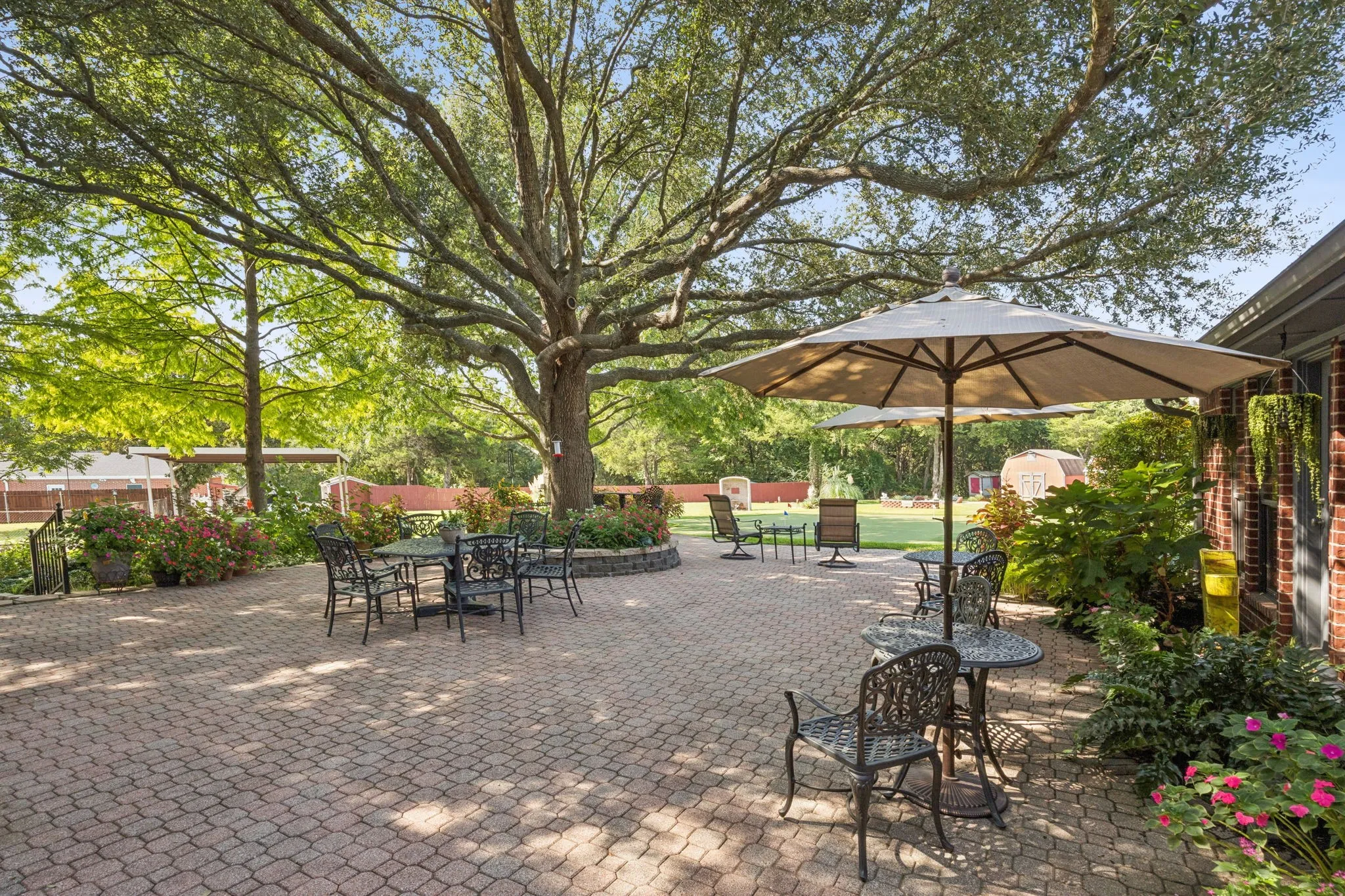Single Family Residence For Sale in Dallas County , 201 Oakwood Drive, Lancaster, Texas 75146, 6 Bedroom, 5 Bathroom, 3 Garage spaces, 6,079 Sqft, built in 1985, mls#21340654, Real Estate Agent in Lancaster, Homes For Sale in Dallas county, Homes For Sale in Lancaster, Realtor in Lancaster Texas, Real Estate Brokerage Independent Realty Texas, Luminita Cordes Realtor