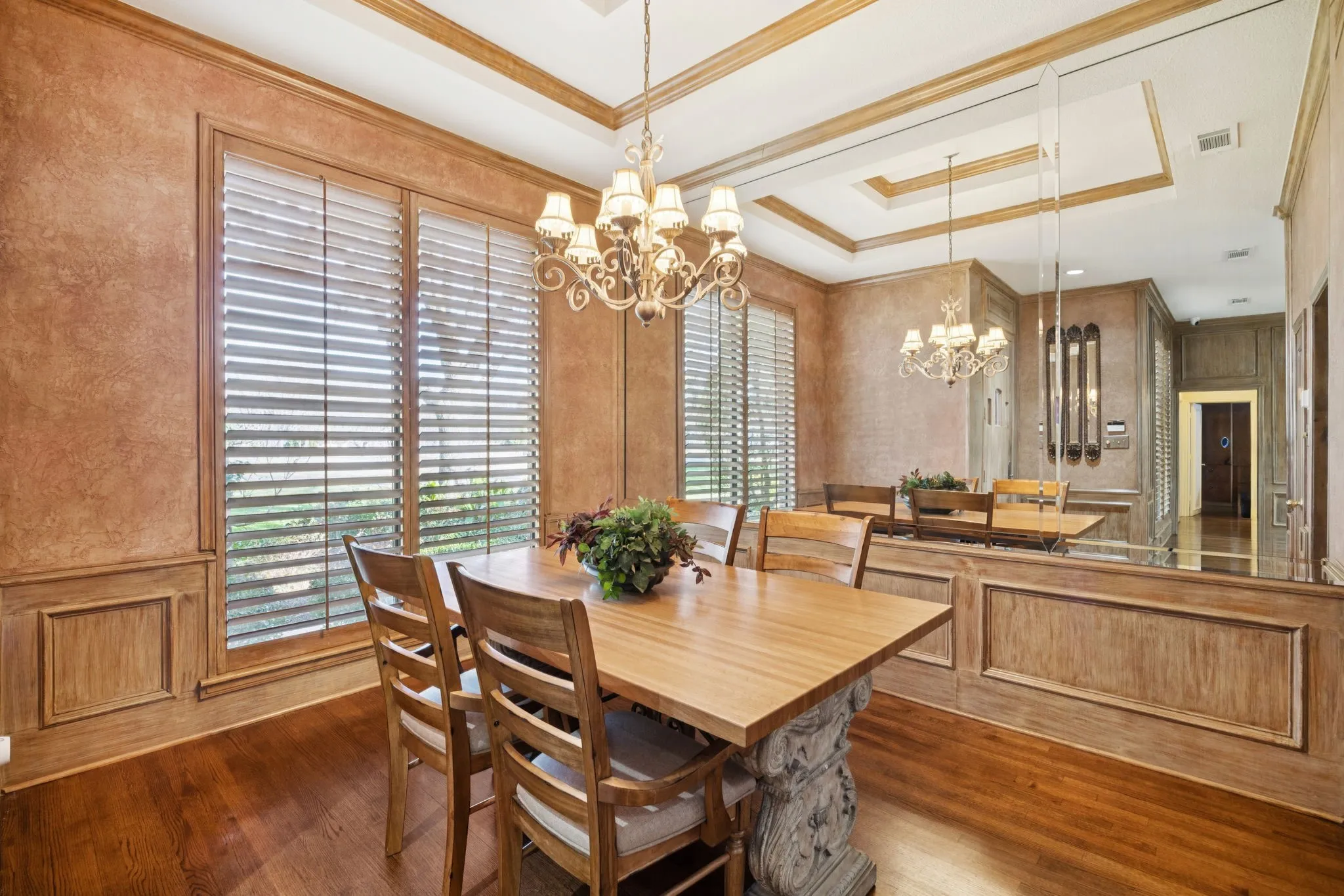 Single Family Residence For Sale in Dallas County , 201 Oakwood Drive, Lancaster, Texas 75146, 6 Bedroom, 5 Bathroom, 3 Garage spaces, 6,079 Sqft, built in 1985, mls#21340654, Real Estate Agent in Lancaster, Homes For Sale in Dallas county, Homes For Sale in Lancaster, Realtor in Lancaster Texas, Real Estate Brokerage Independent Realty Texas, Luminita Cordes Realtor