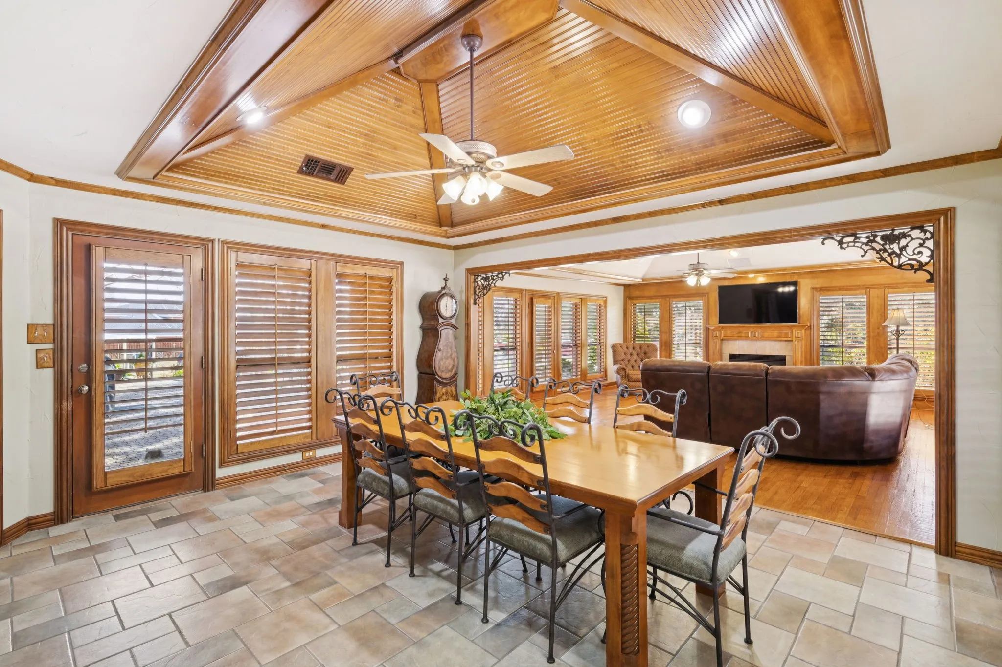 Single Family Residence For Sale in Dallas County , 201 Oakwood Drive, Lancaster, Texas 75146, 6 Bedroom, 5 Bathroom, 3 Garage spaces, 6,079 Sqft, built in 1985, mls#21340654, Real Estate Agent in Lancaster, Homes For Sale in Dallas county, Homes For Sale in Lancaster, Realtor in Lancaster Texas, Real Estate Brokerage Independent Realty Texas, Luminita Cordes Realtor