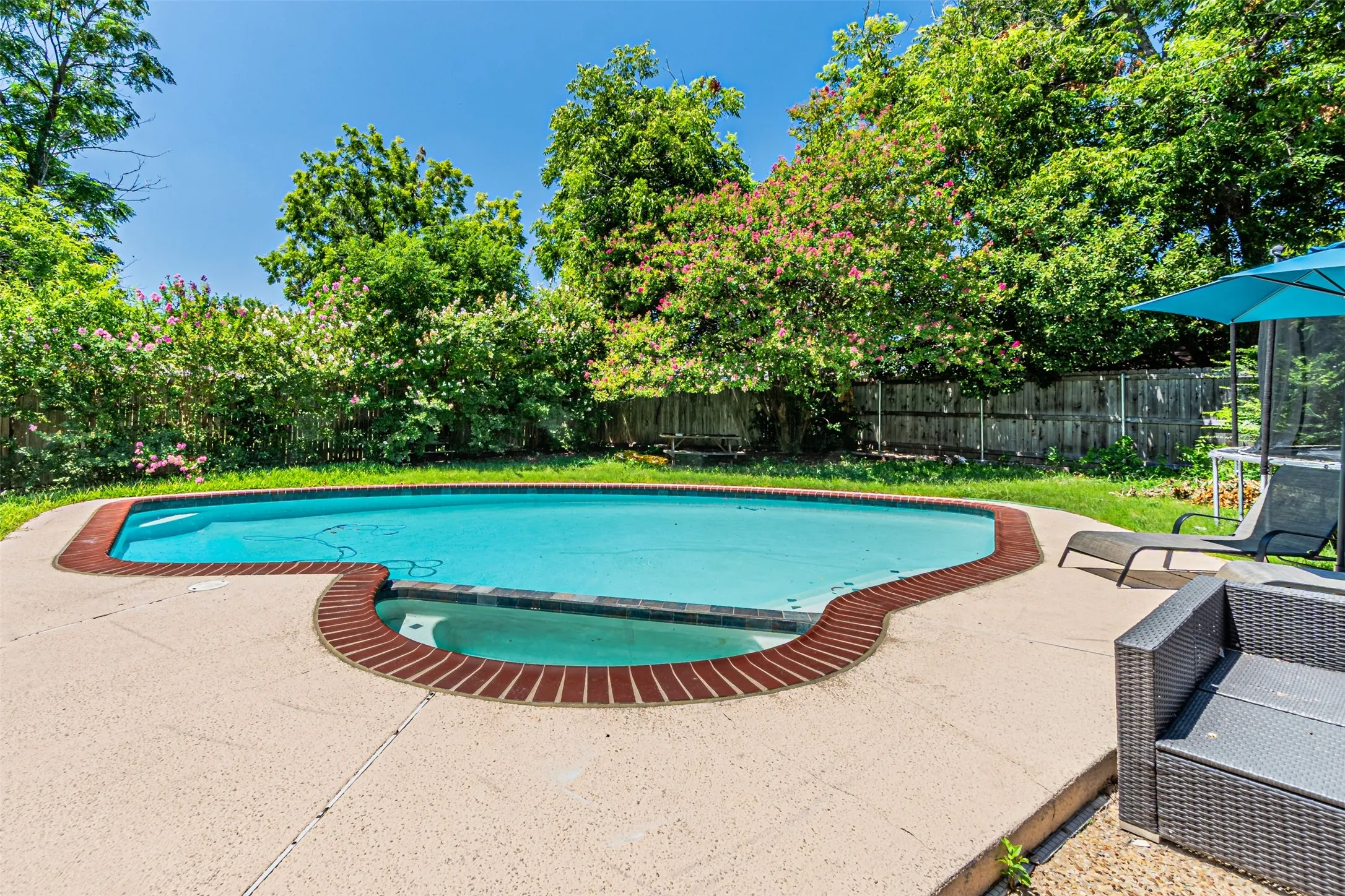 Single Family Residence For Sale in Tarrant County , 4117 Aragon Drive, Fort Worth, Texas 76133, 4 Bedroom, 2 Bathroom, 2 Garage spaces, 2,244 Sqft, built in 1973, mls#21342050, Real Estate Agent in Fort Worth, Homes For Sale in Tarrant county, Homes For Sale in Fort Worth, Realtor in Fort Worth Texas, Real Estate Brokerage Independent Realty Texas, Luminita Cordes Realtor