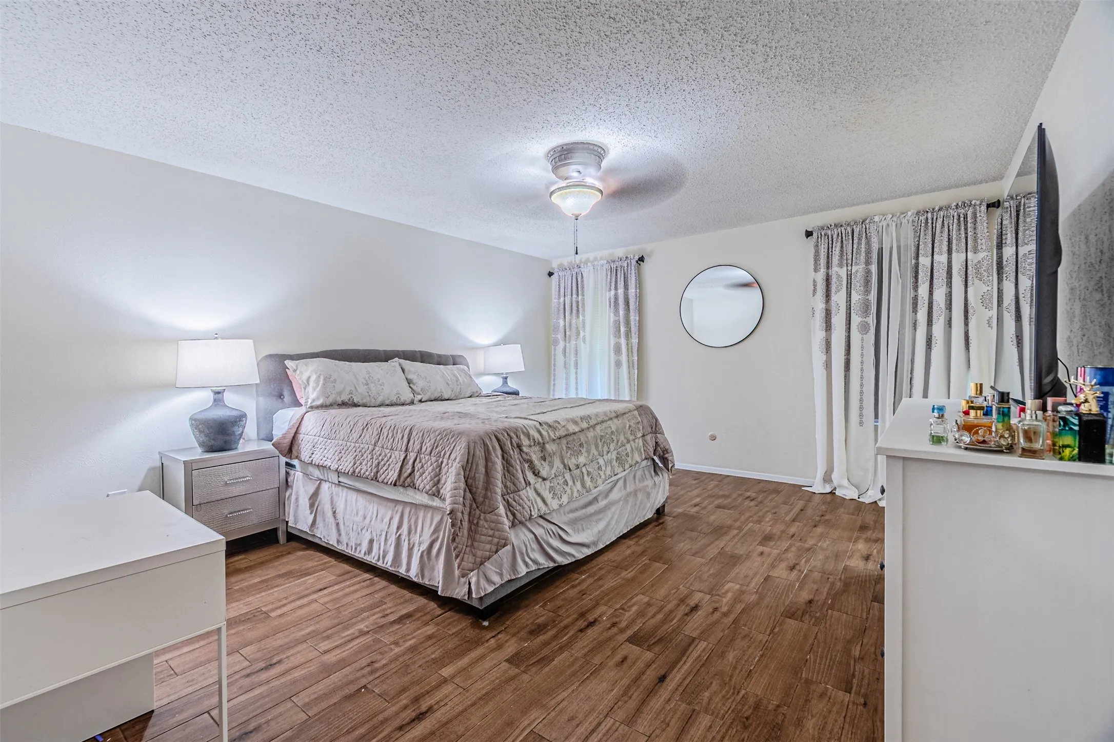 Single Family Residence For Sale in Tarrant County , 4117 Aragon Drive, Fort Worth, Texas 76133, 4 Bedroom, 2 Bathroom, 2 Garage spaces, 2,244 Sqft, built in 1973, mls#21342050, Real Estate Agent in Fort Worth, Homes For Sale in Tarrant county, Homes For Sale in Fort Worth, Realtor in Fort Worth Texas, Real Estate Brokerage Independent Realty Texas, Luminita Cordes Realtor