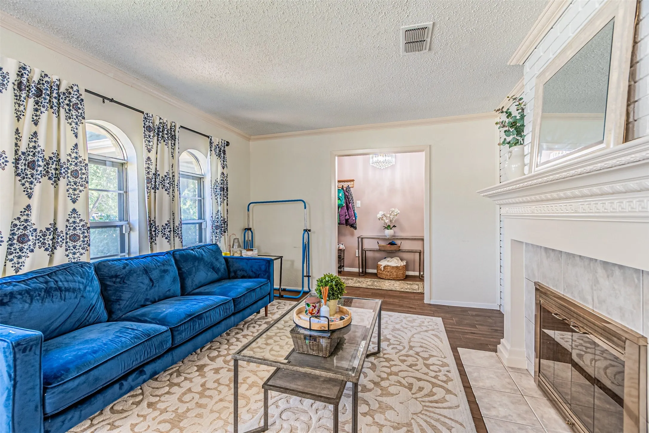 Single Family Residence For Sale in Tarrant County , 4117 Aragon Drive, Fort Worth, Texas 76133, 4 Bedroom, 2 Bathroom, 2 Garage spaces, 2,244 Sqft, built in 1973, mls#21342050, Real Estate Agent in Fort Worth, Homes For Sale in Tarrant county, Homes For Sale in Fort Worth, Realtor in Fort Worth Texas, Real Estate Brokerage Independent Realty Texas, Luminita Cordes Realtor