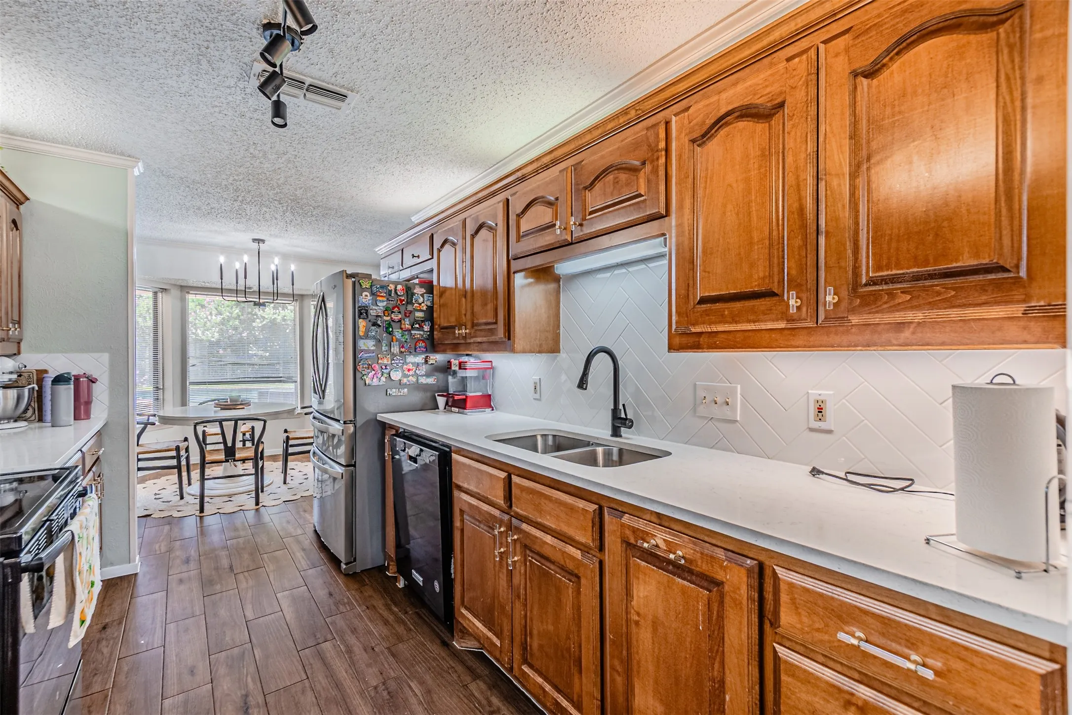 Single Family Residence For Sale in Tarrant County , 4117 Aragon Drive, Fort Worth, Texas 76133, 4 Bedroom, 2 Bathroom, 2 Garage spaces, 2,244 Sqft, built in 1973, mls#21342050, Real Estate Agent in Fort Worth, Homes For Sale in Tarrant county, Homes For Sale in Fort Worth, Realtor in Fort Worth Texas, Real Estate Brokerage Independent Realty Texas, Luminita Cordes Realtor